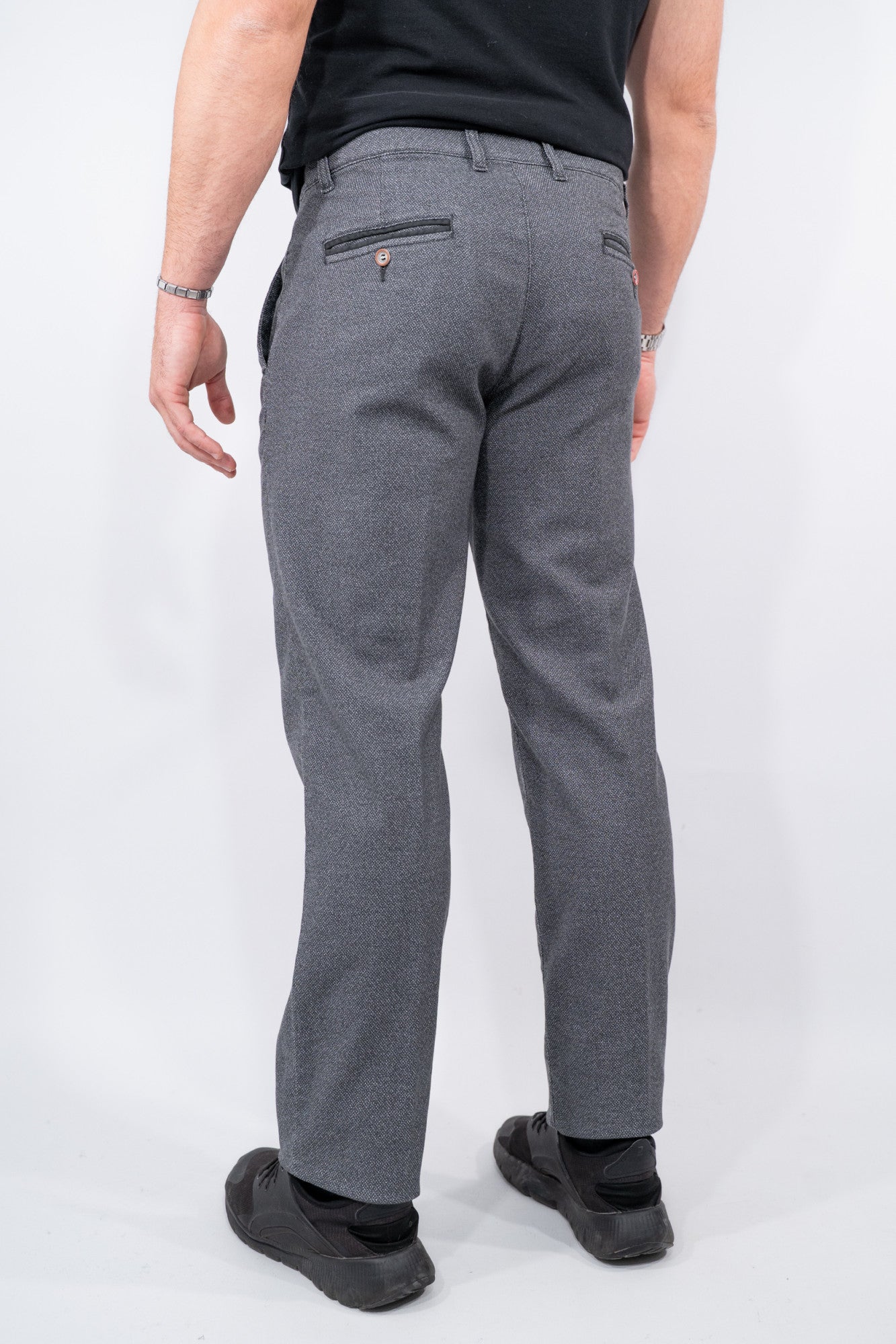Pantalone slim fit con bottoni colorati