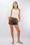 Shorts con cintura e risvolto
