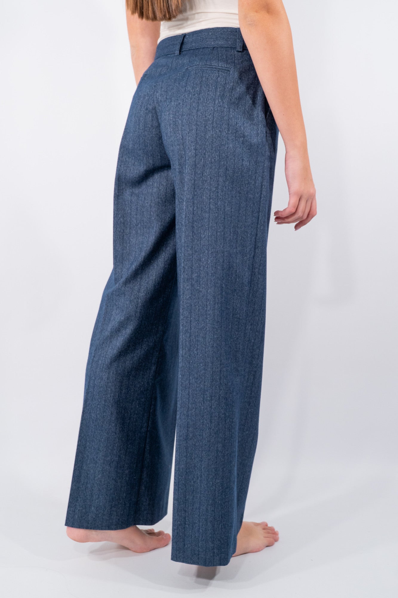 Pantalone palazzo in tessuto spinato gessato