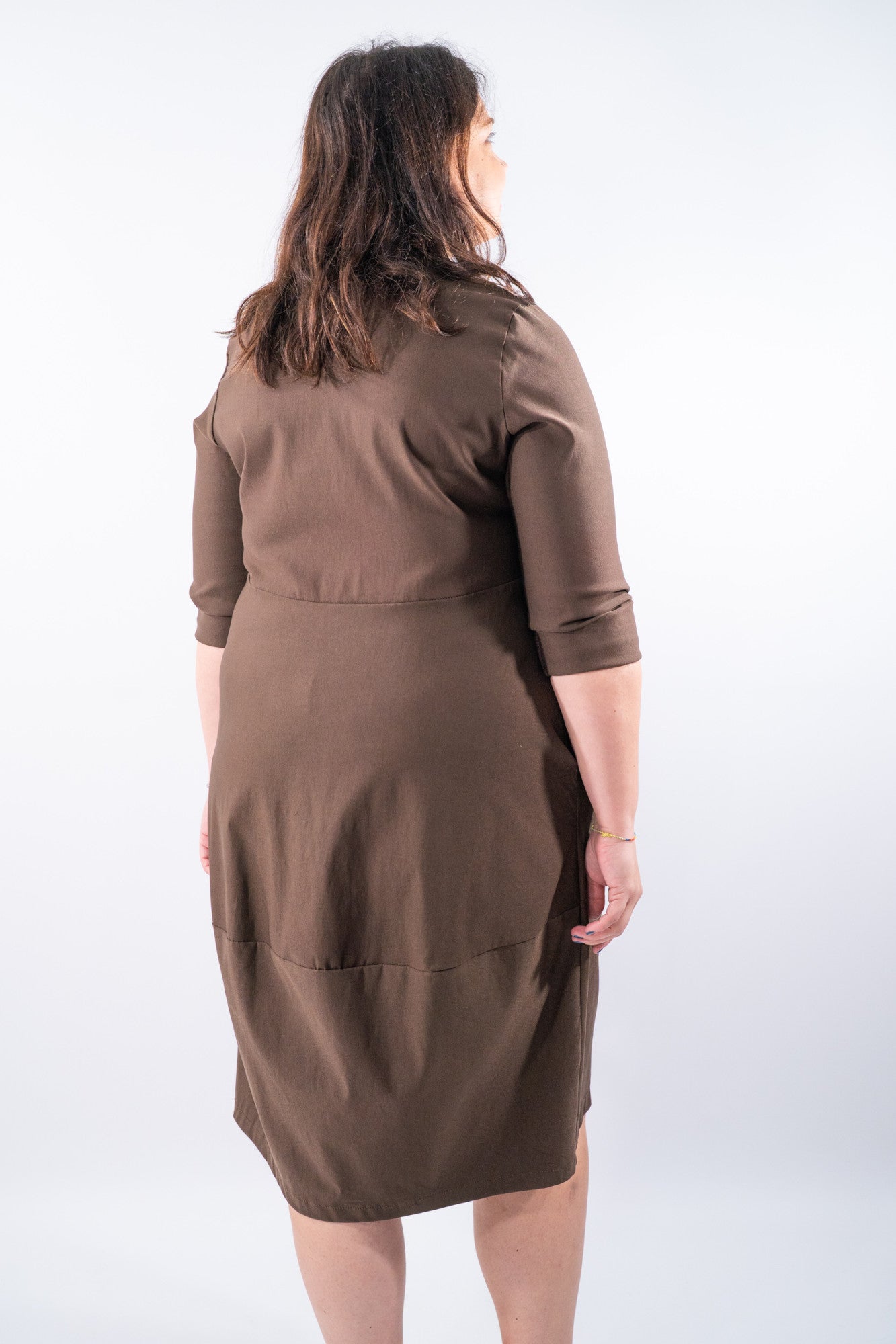 Abito in bengalina con tasche e linea cocoon