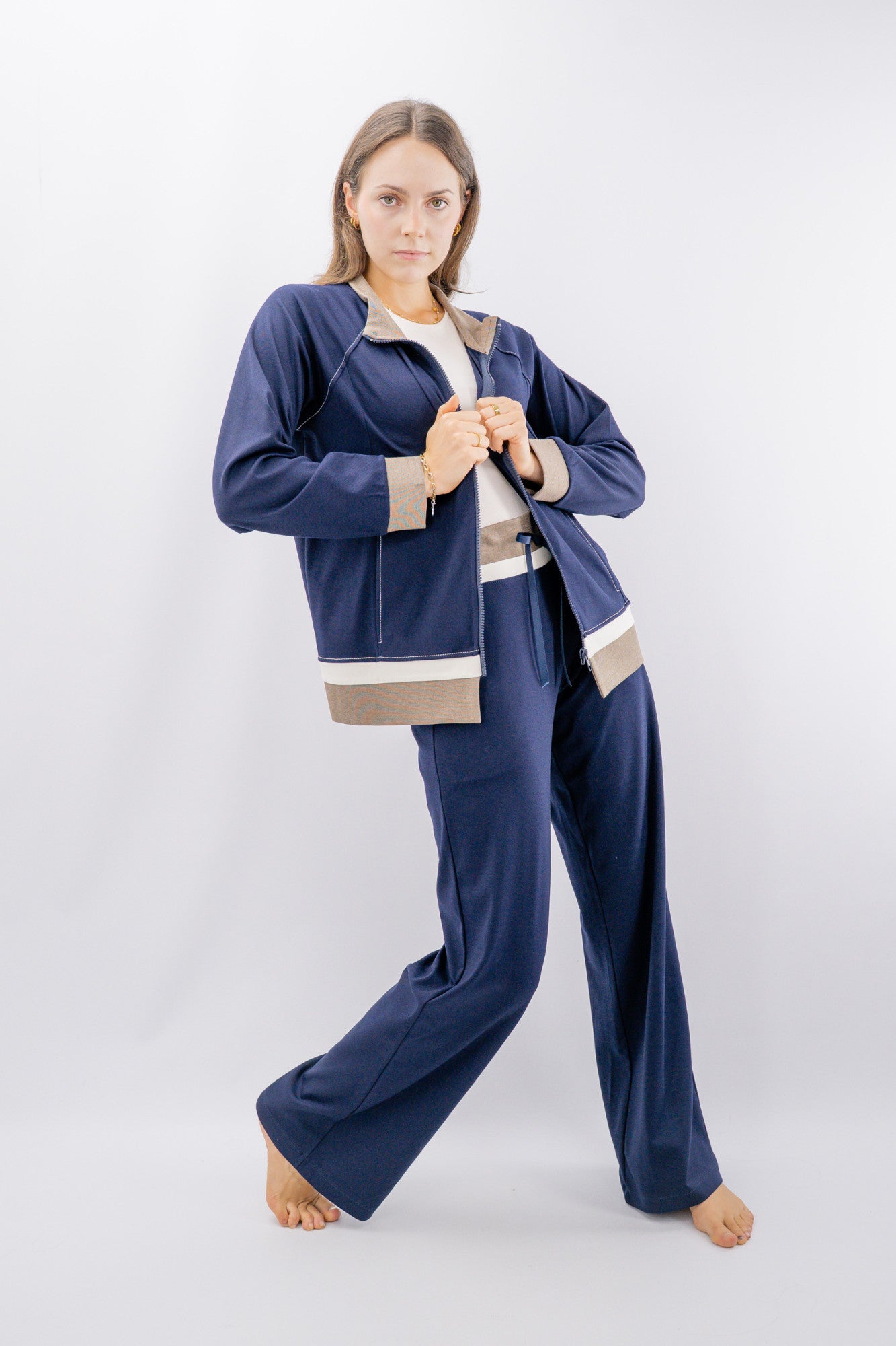 Felpa con zip e dettagli a contrasto coordinabile con pantalone abbinato