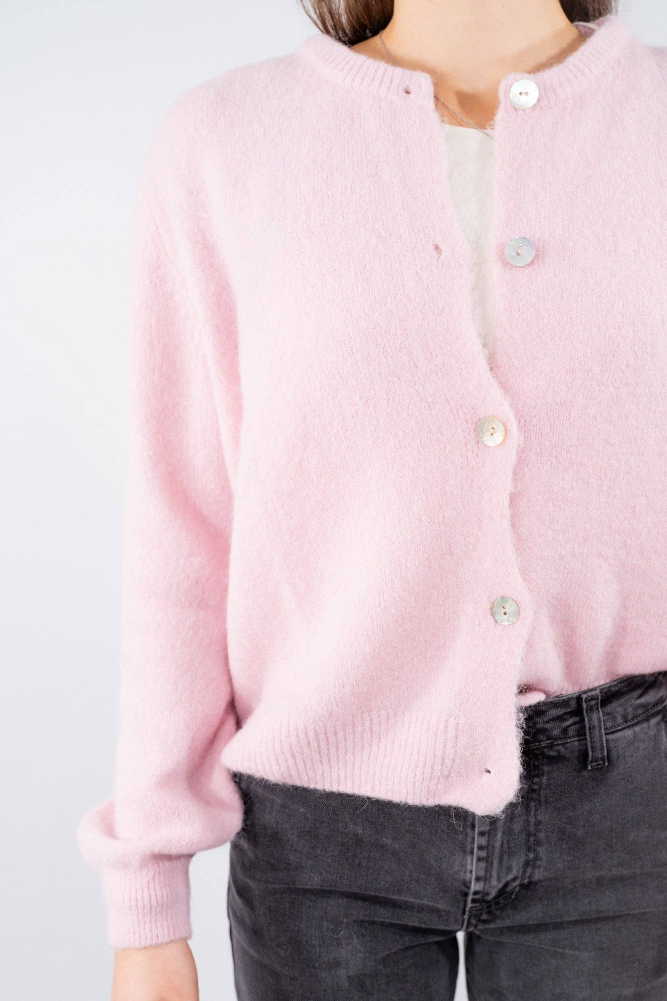 Cardigan morbido effetto nuvola con bottoni madreperla