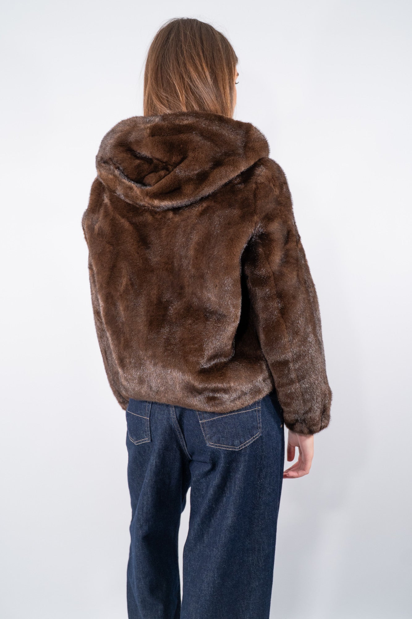 Eco-pelliccia con zip e cappuccio