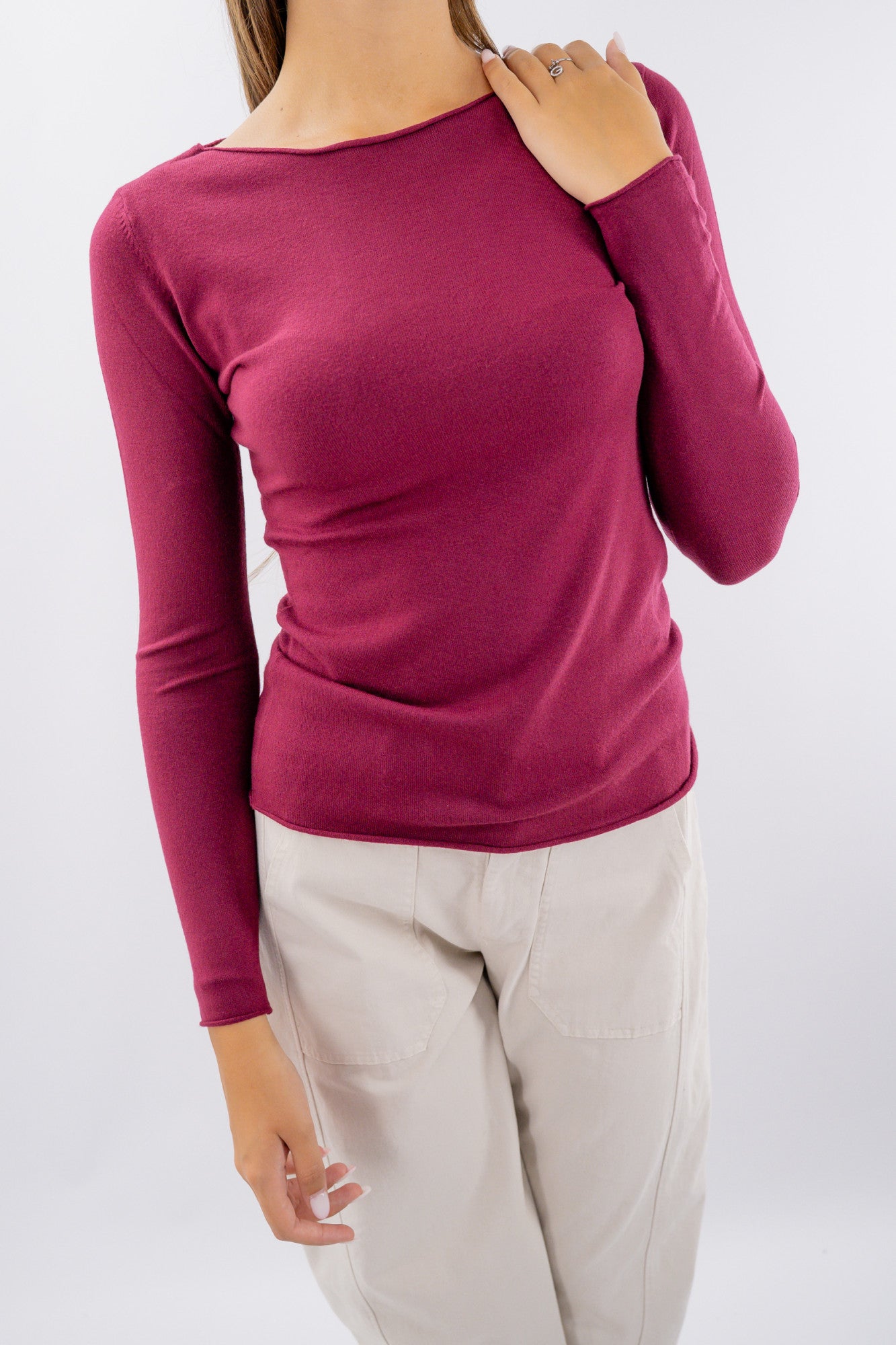 Maglia slim con scollo a barchetta