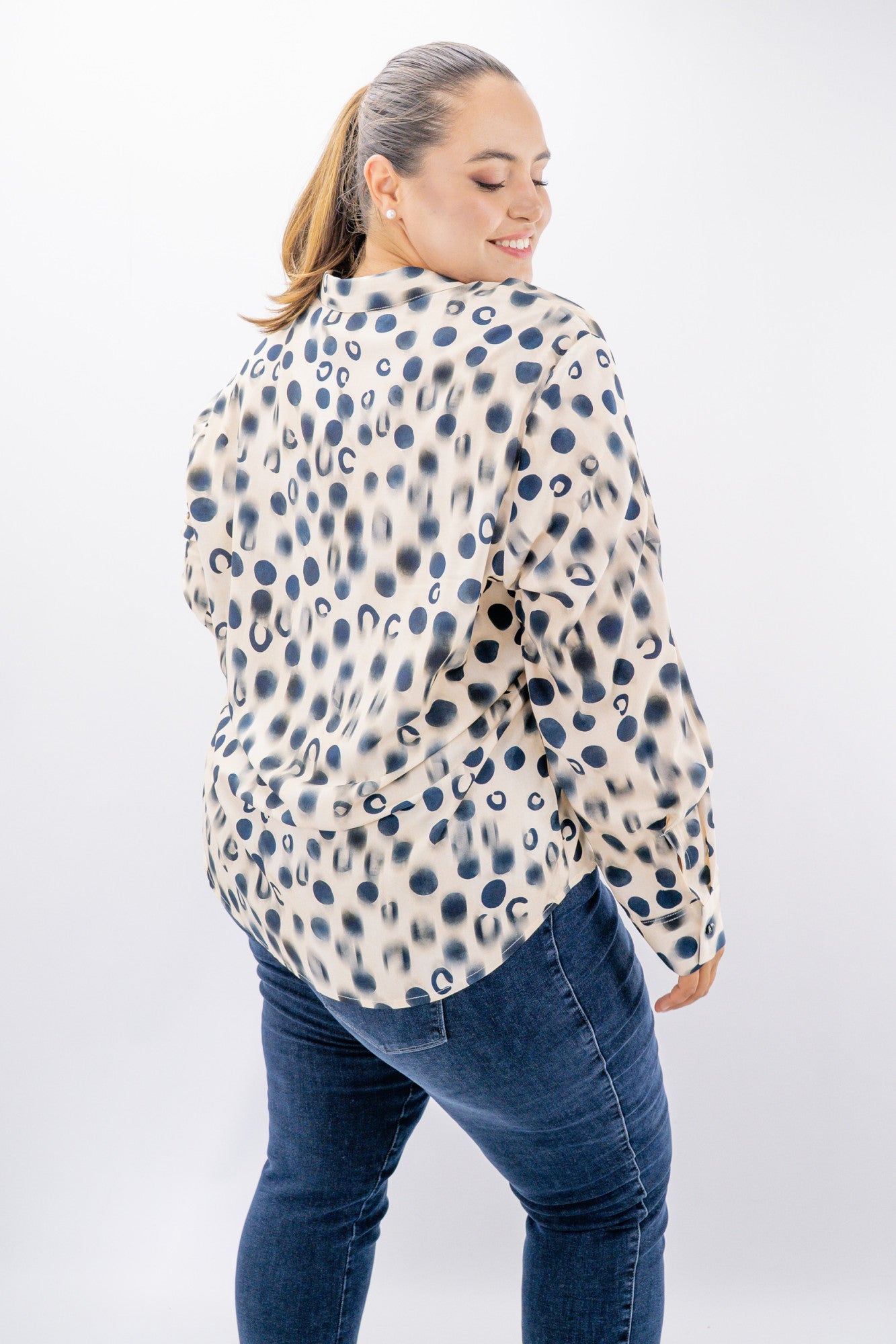 Camicia oversize con stampa a pois stilizzat