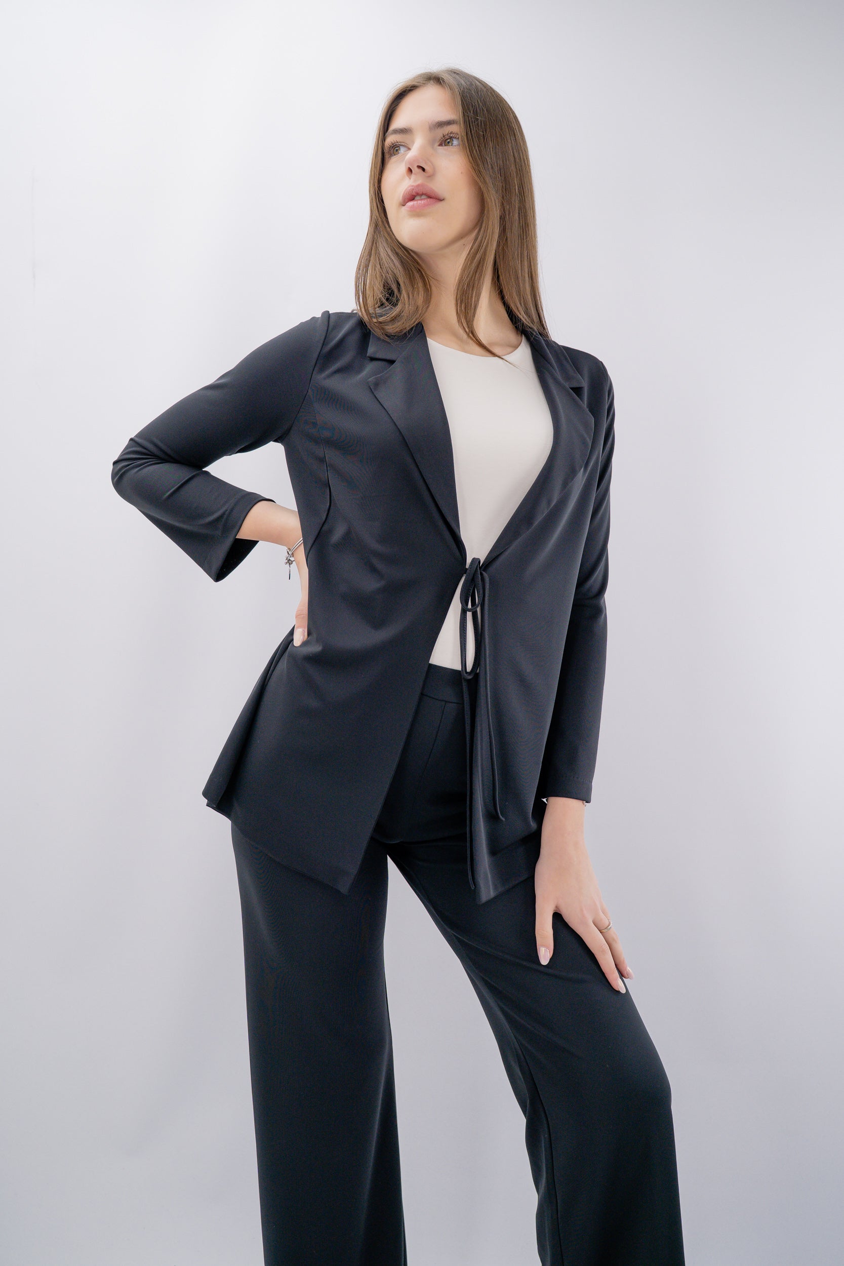 Blazer fluido con chiusura allacciata