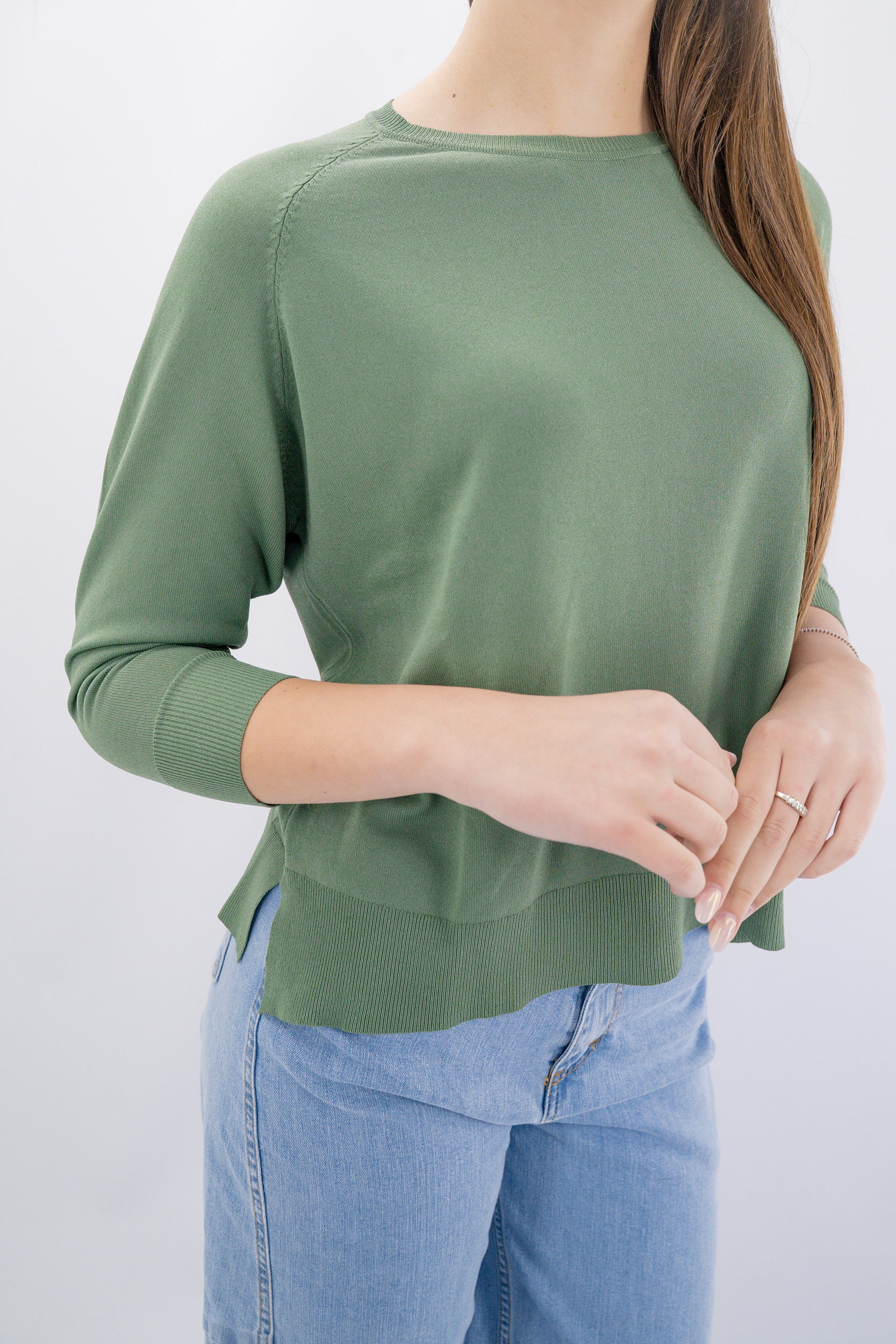 Maglia girocollo in viscosa con manica raglan