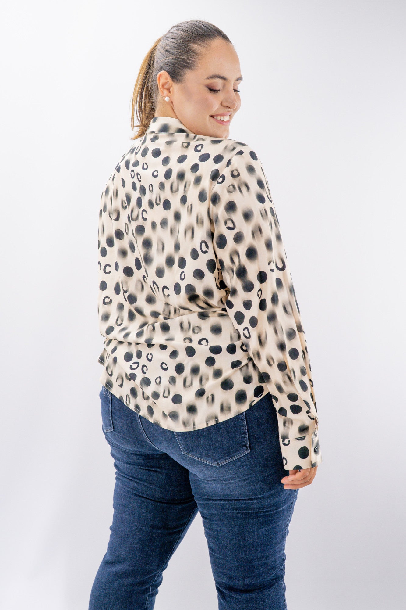Camicia oversize con stampa a pois stilizzat