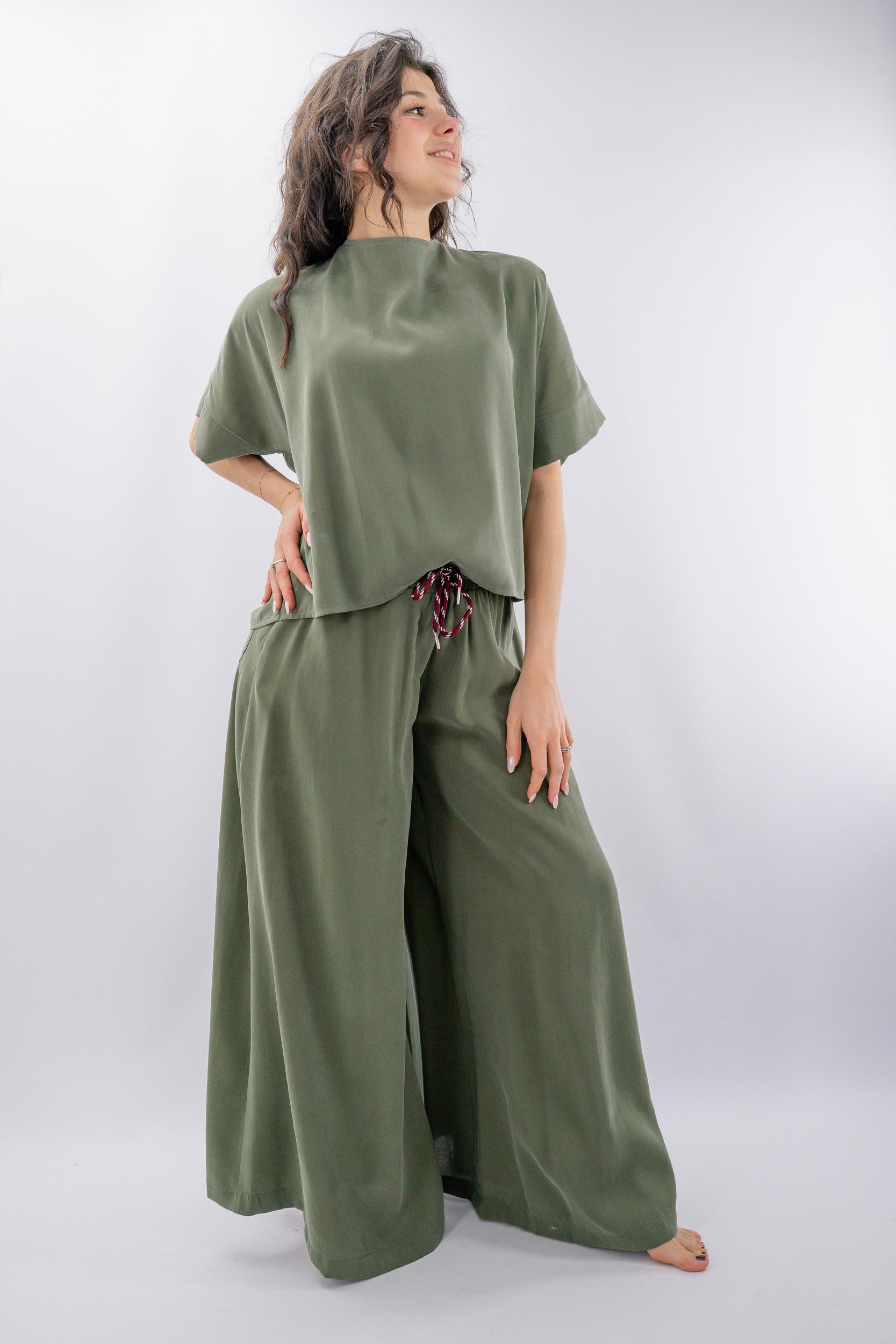 Set coordinato: blusa e pantalone fluidi in misto modal