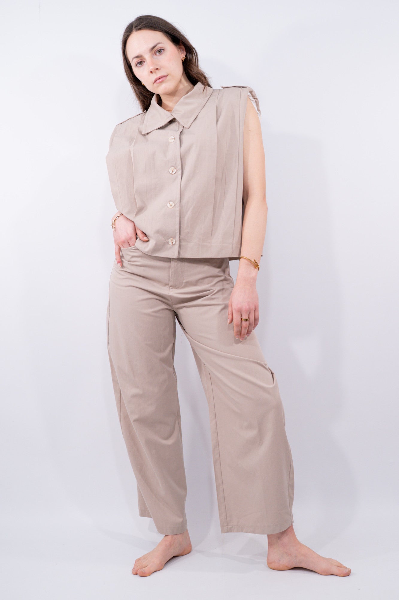 COLOR::BEIGE::4