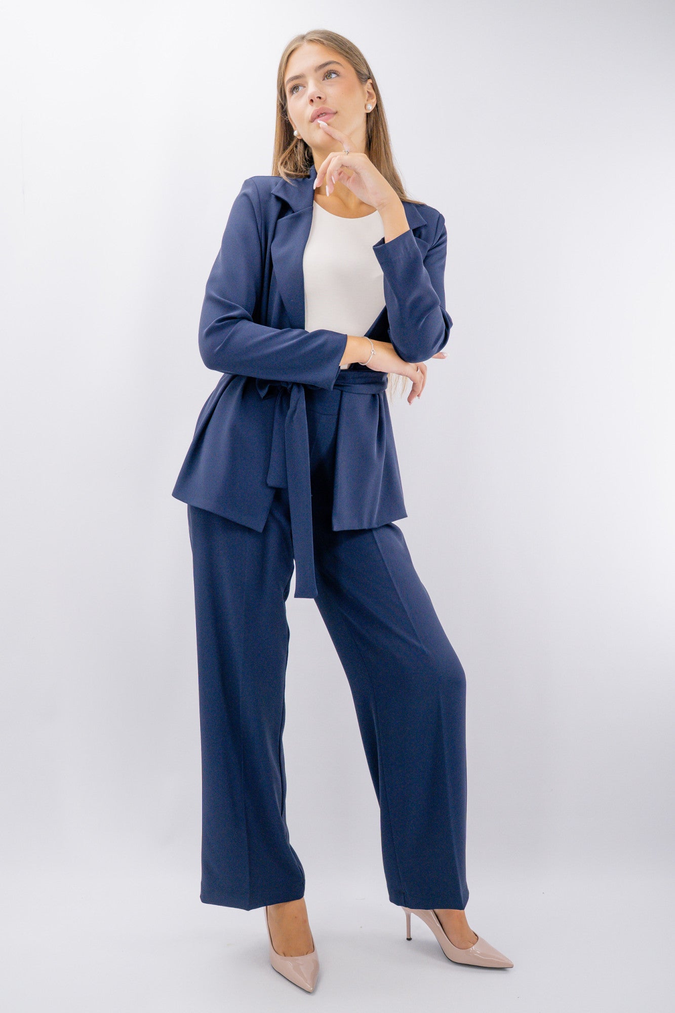 Tailleur con blazer con cintura