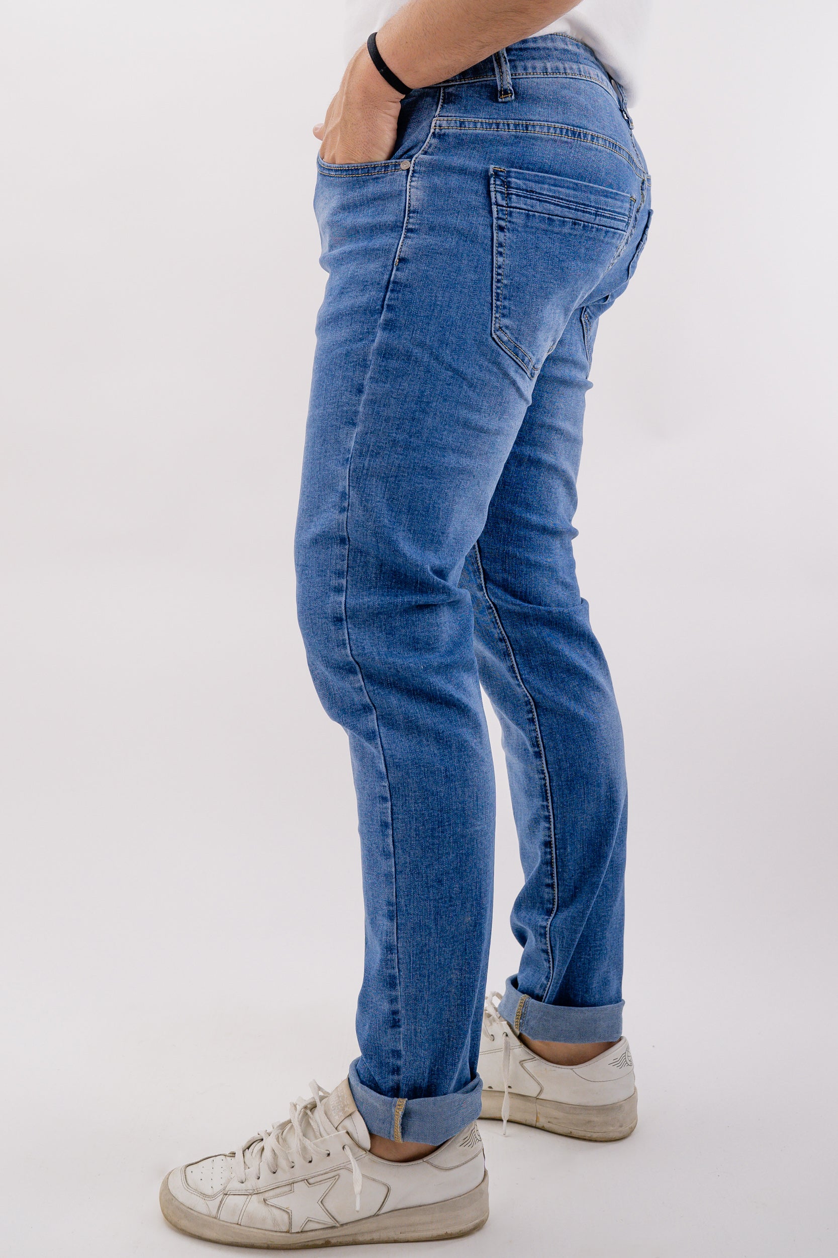 Jeans delavè elasticizzato modello cinque tasche