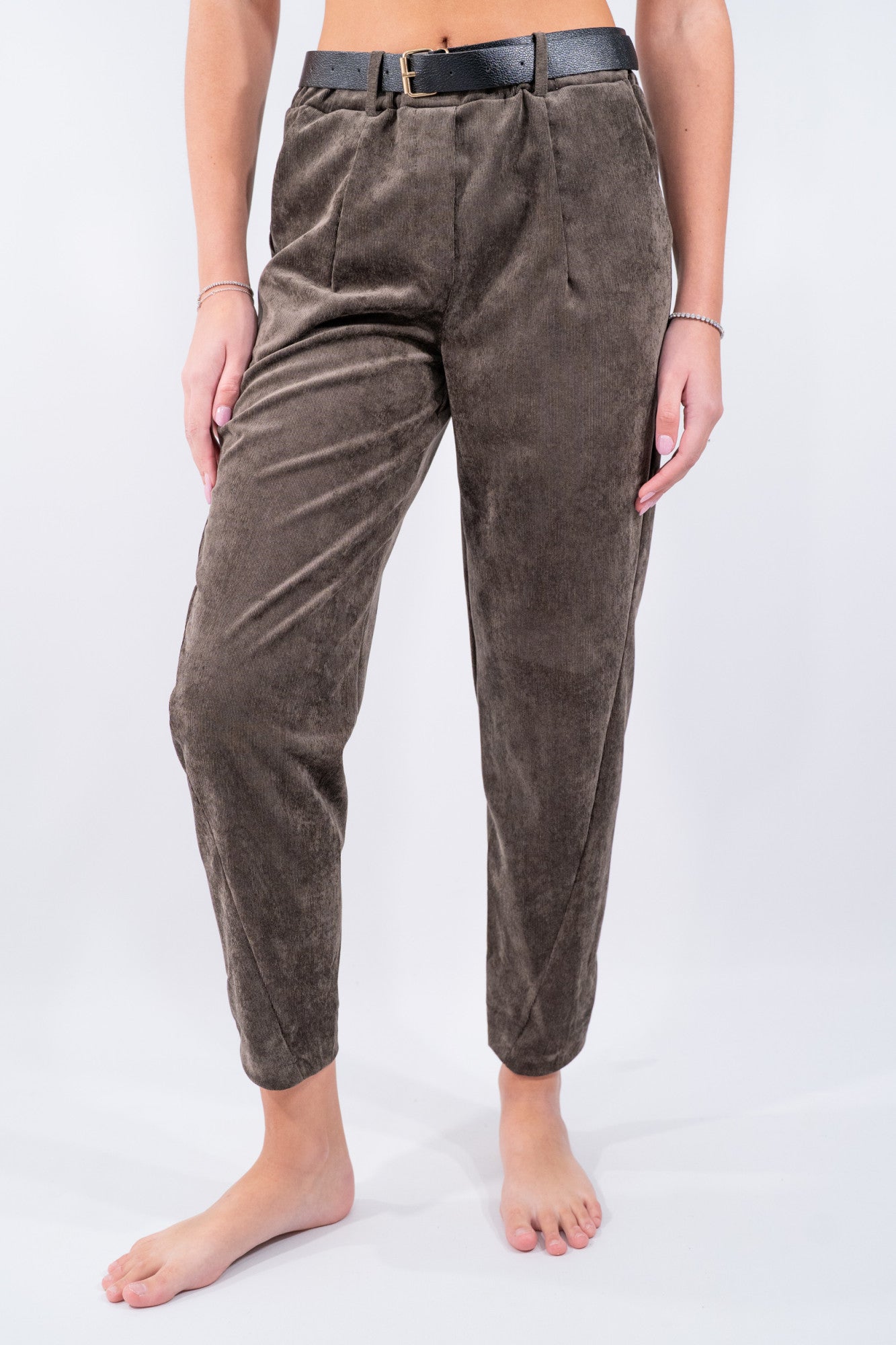 Pantalone simil-ovetto millerighe in ciniglia con elastico e pinces