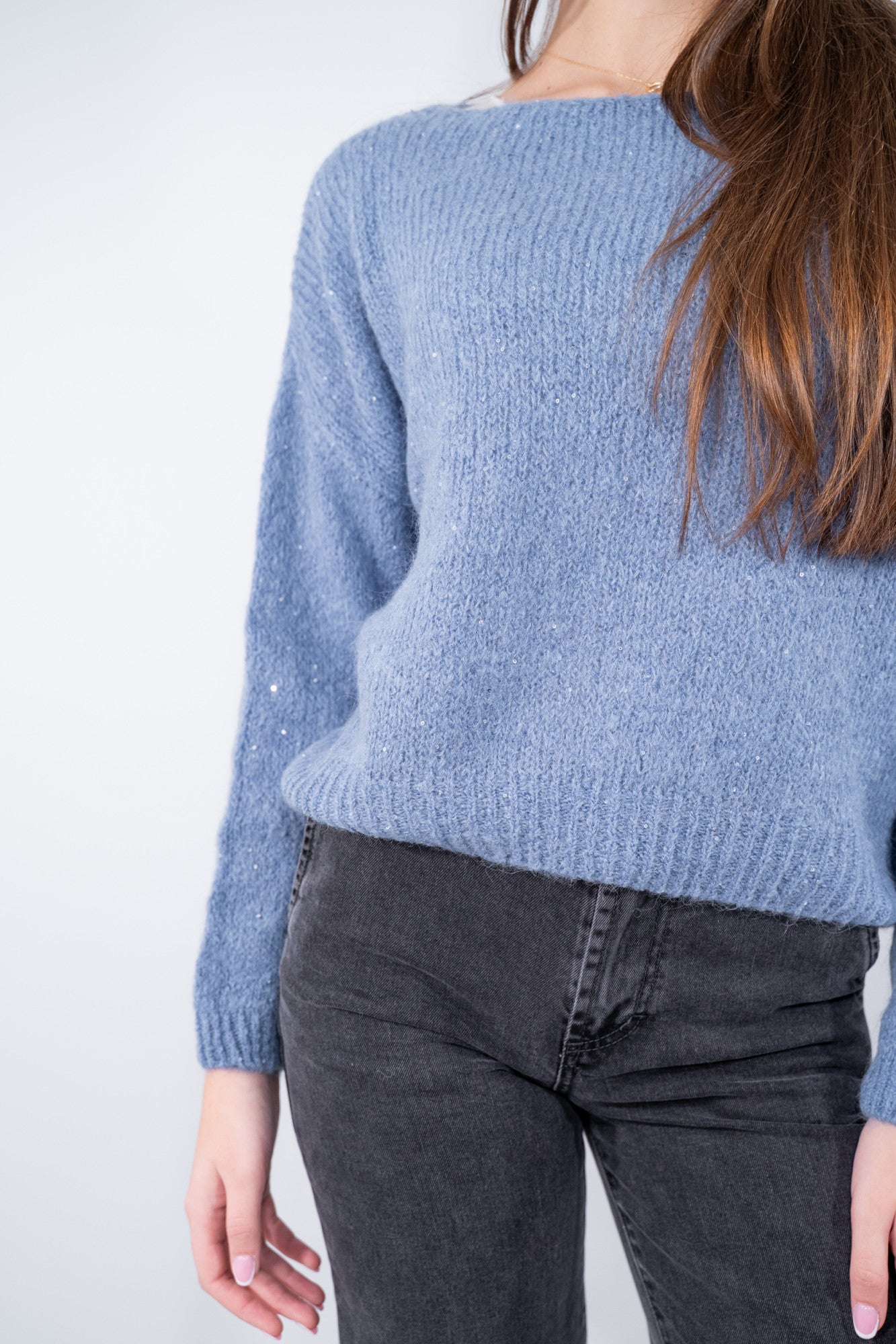 Maglia con collina barchetta con micro paillettes