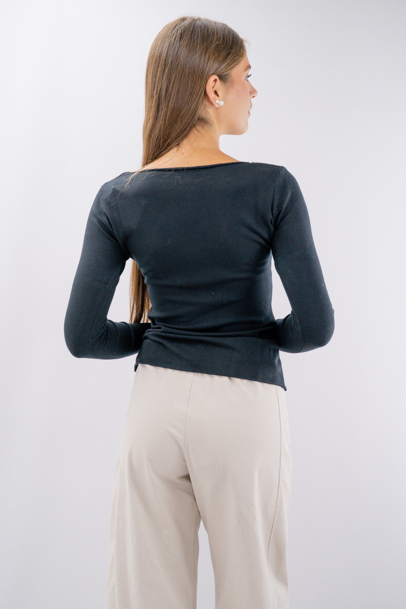 Maglia slim con scollo a barchetta