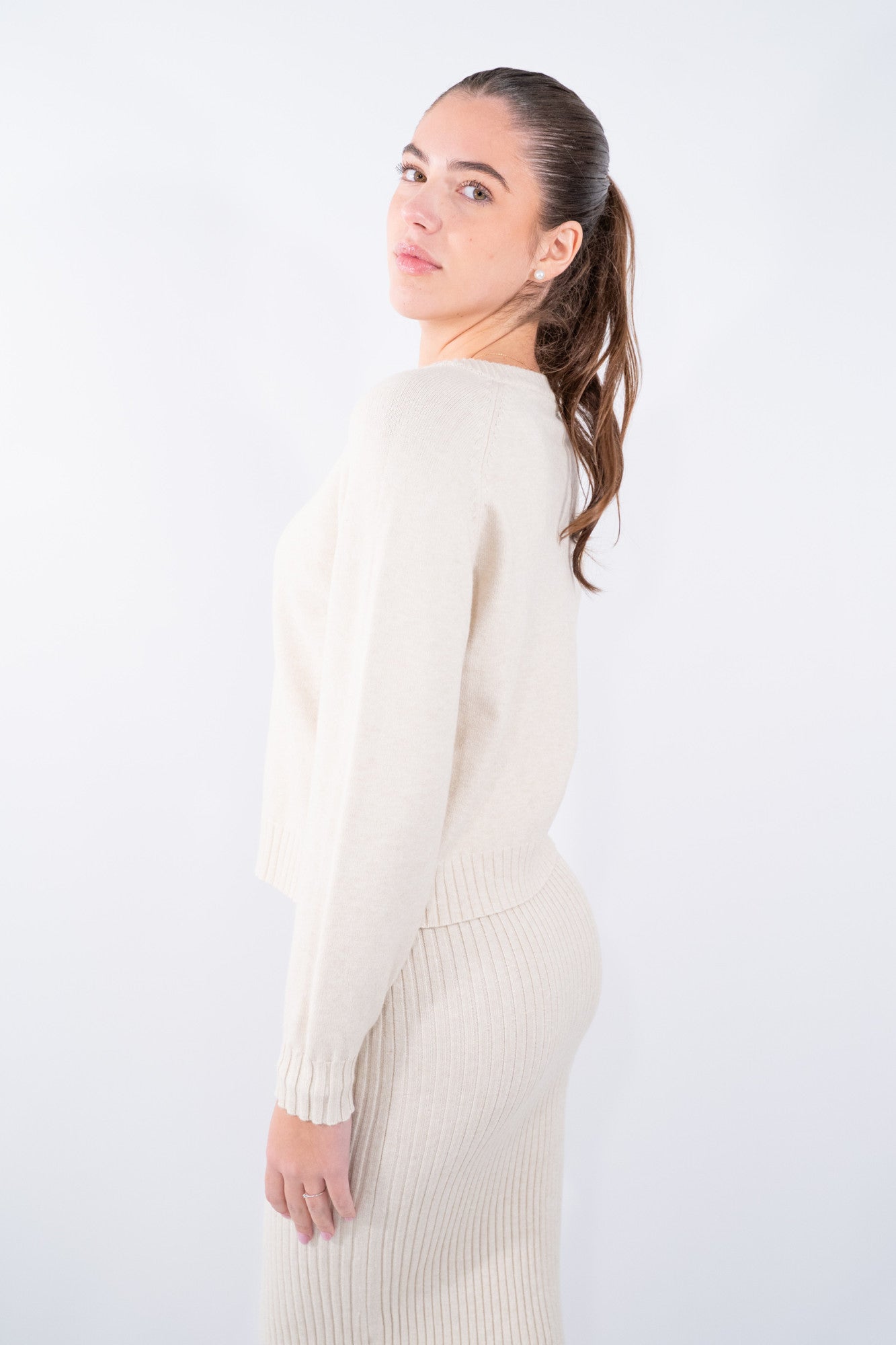 Abito in maglia a coste midi con maglia in sovrapposizione