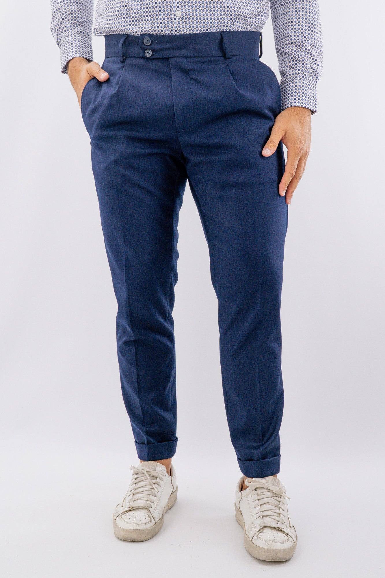 Pantalone elegante con risvoltino sul fondo