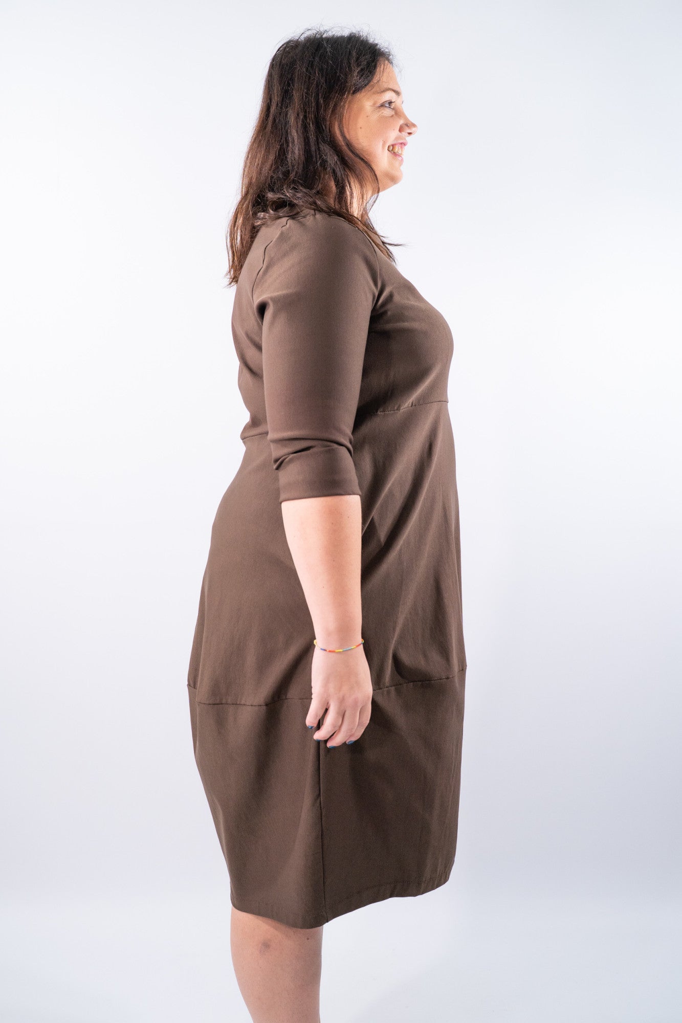 Abito in bengalina con tasche e linea cocoon