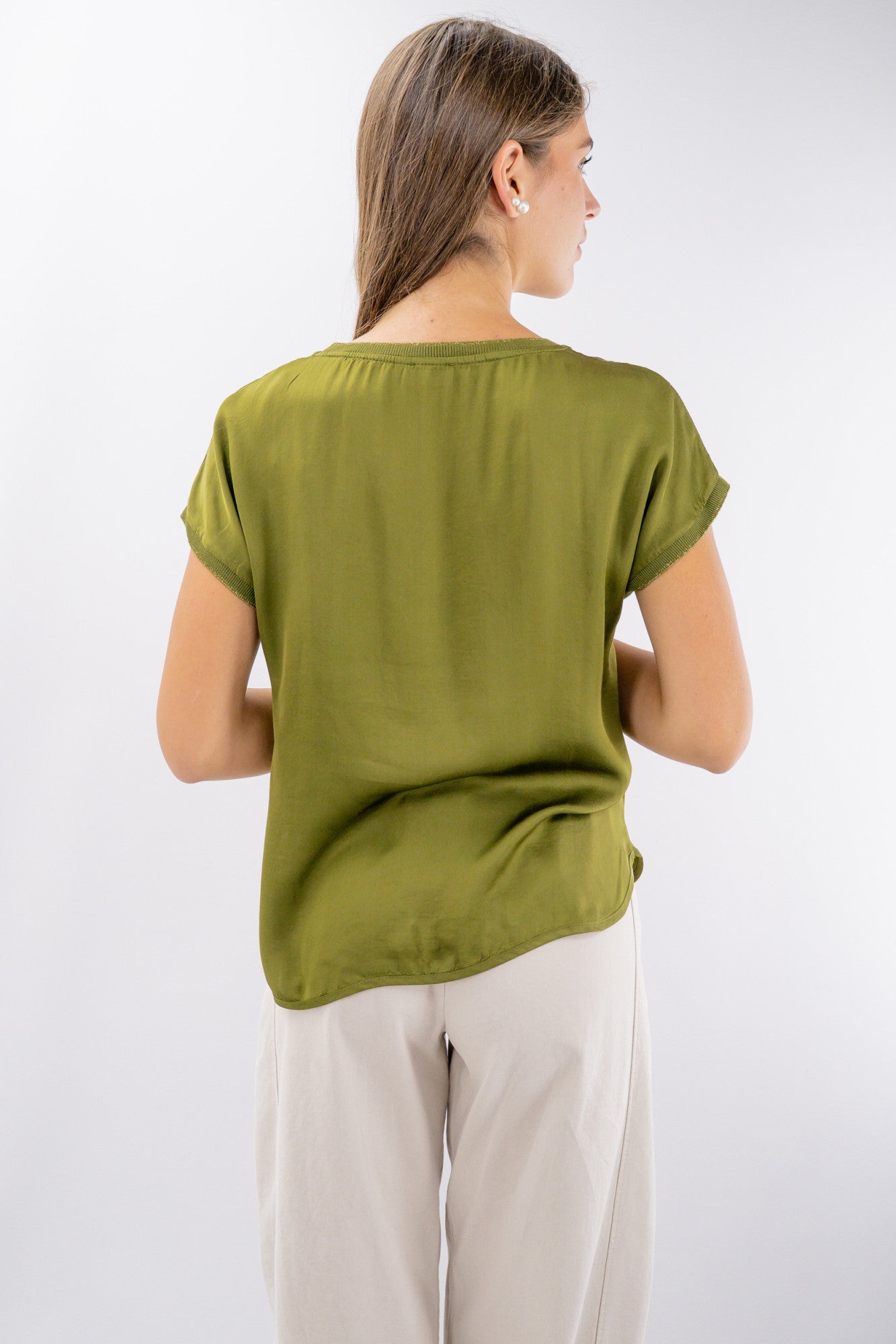Blusa in viscosa ad effetto satinato con bordi lurex