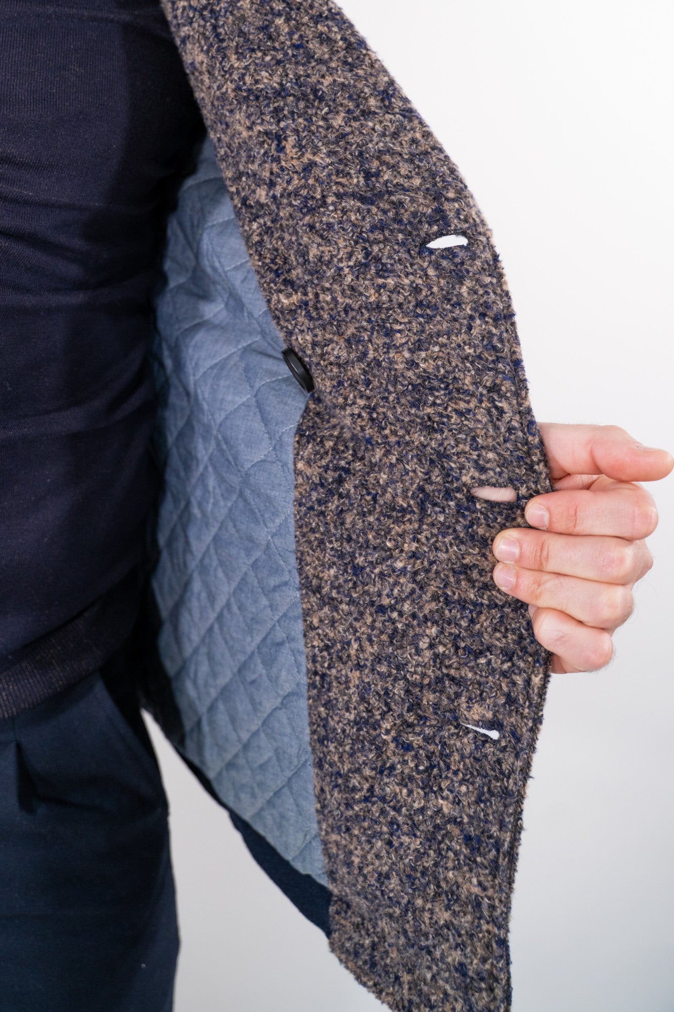 Cappotto doppiopetto in tessuto bouclé con ampio rever