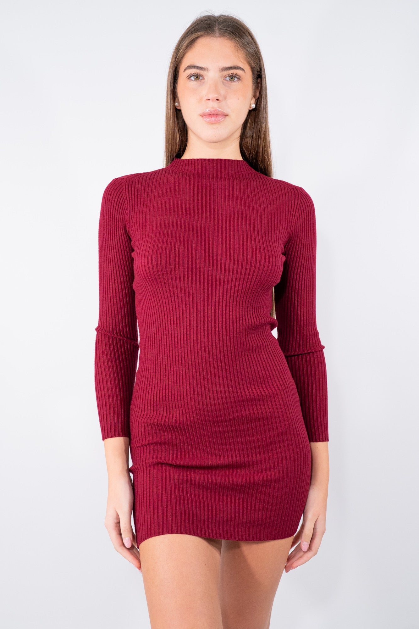 Abito corto a coste con collo lupetto