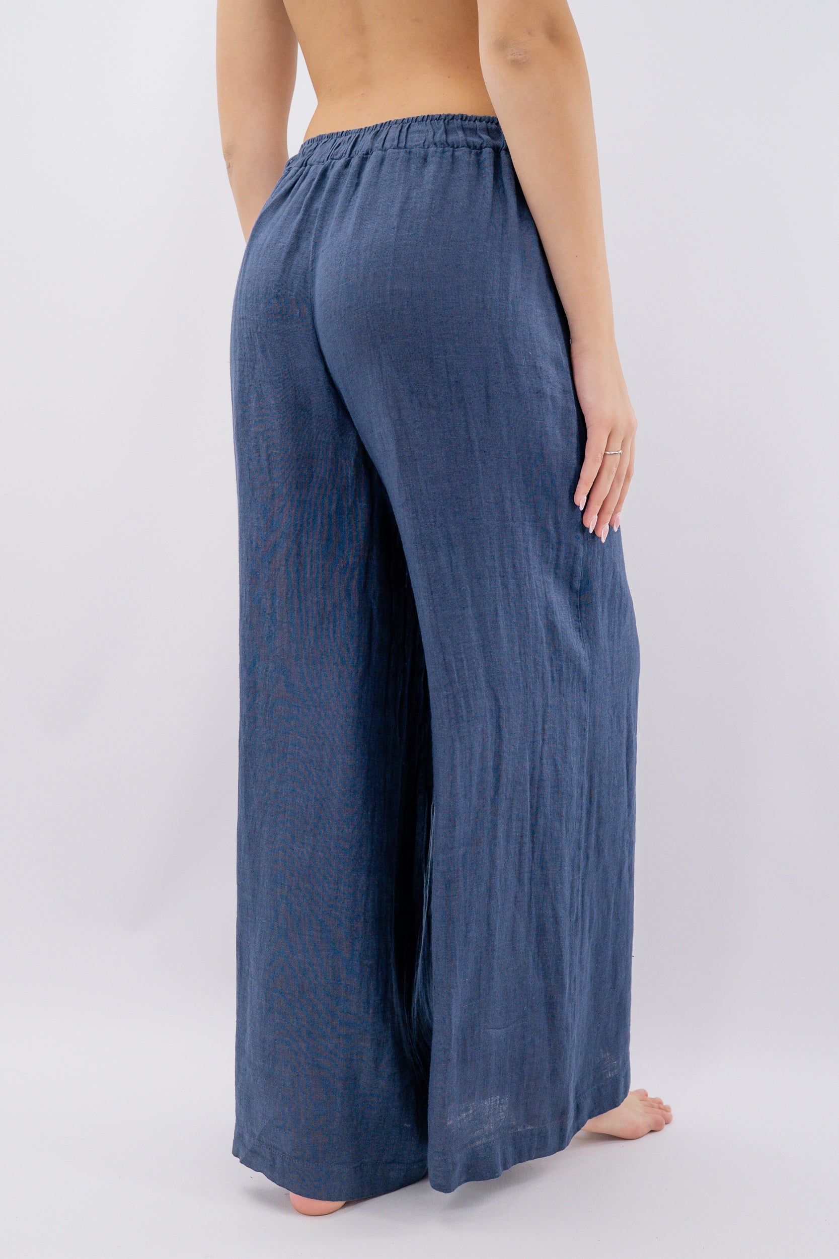 Pantalone ampio in lino con vita elasticizzata