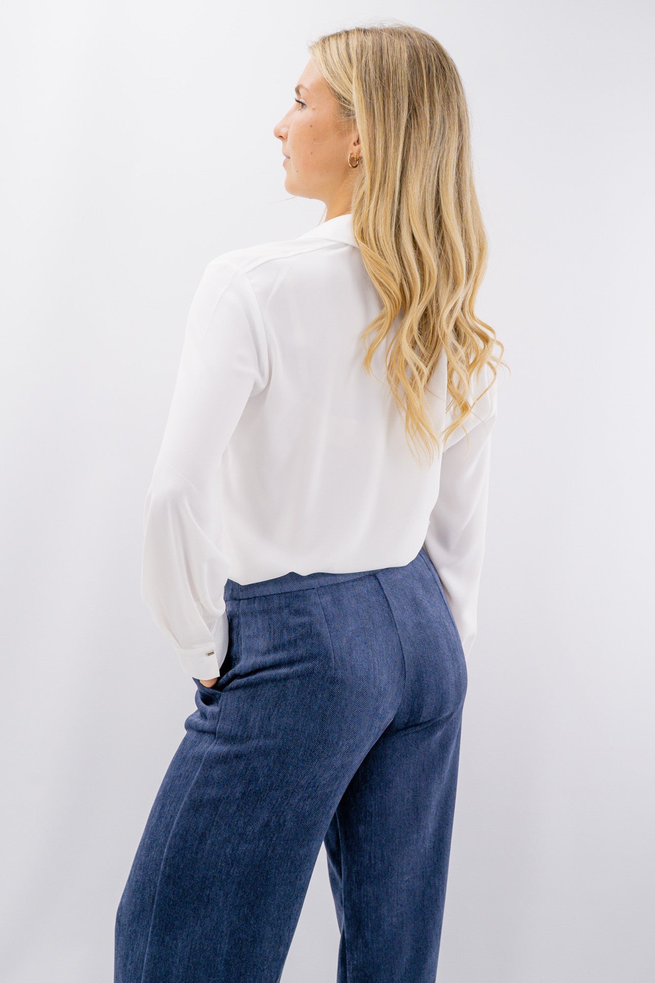 Camicia elegante con abbottonatura a scomparsa