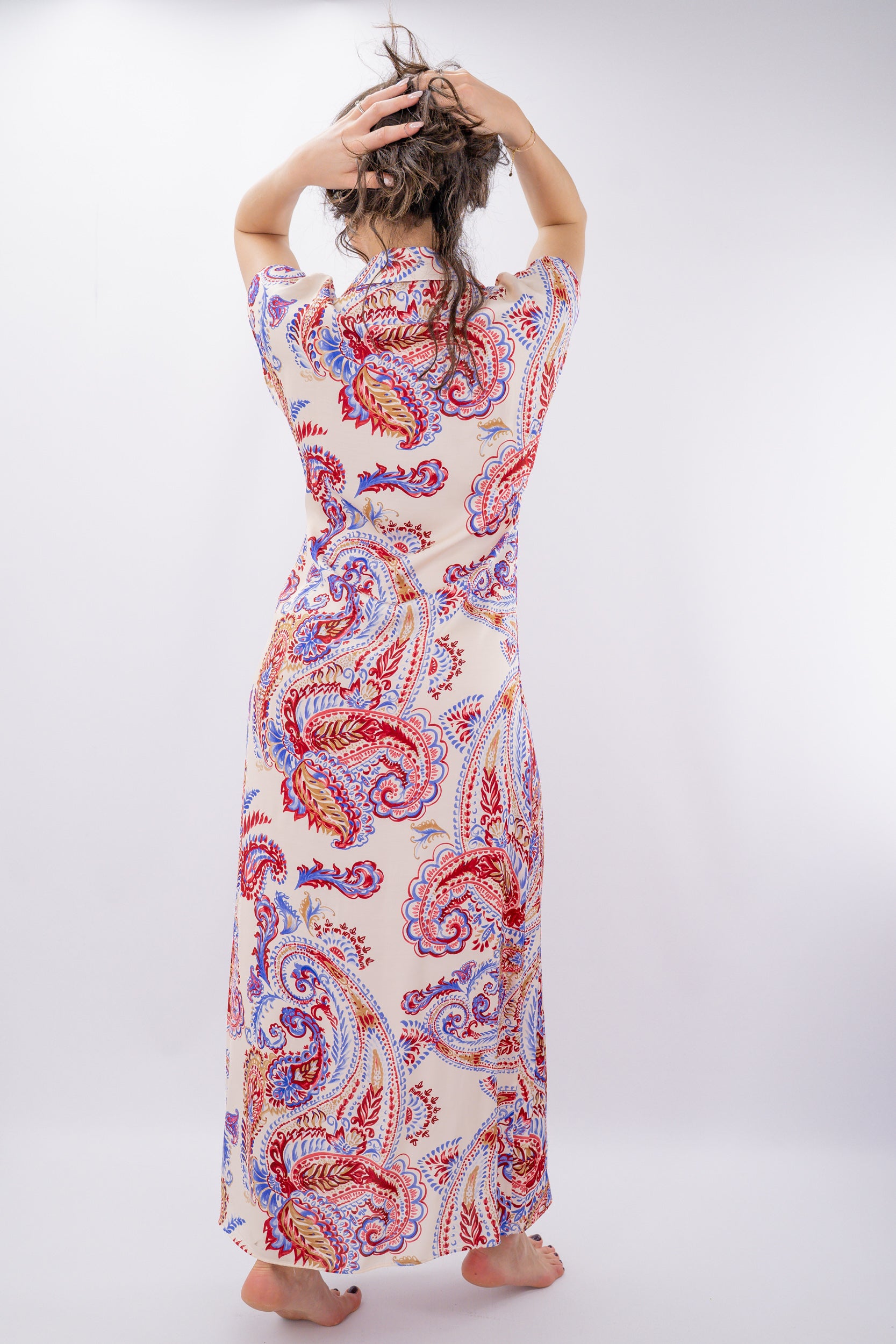 Abito lungo con fantasia paisley