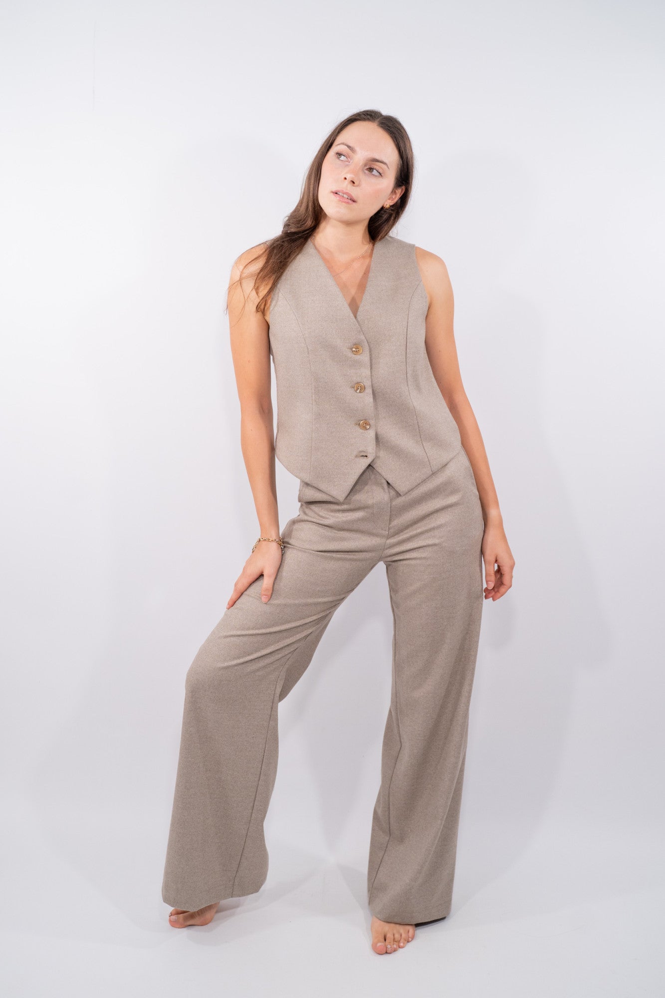 COLOR::BEIGE::4