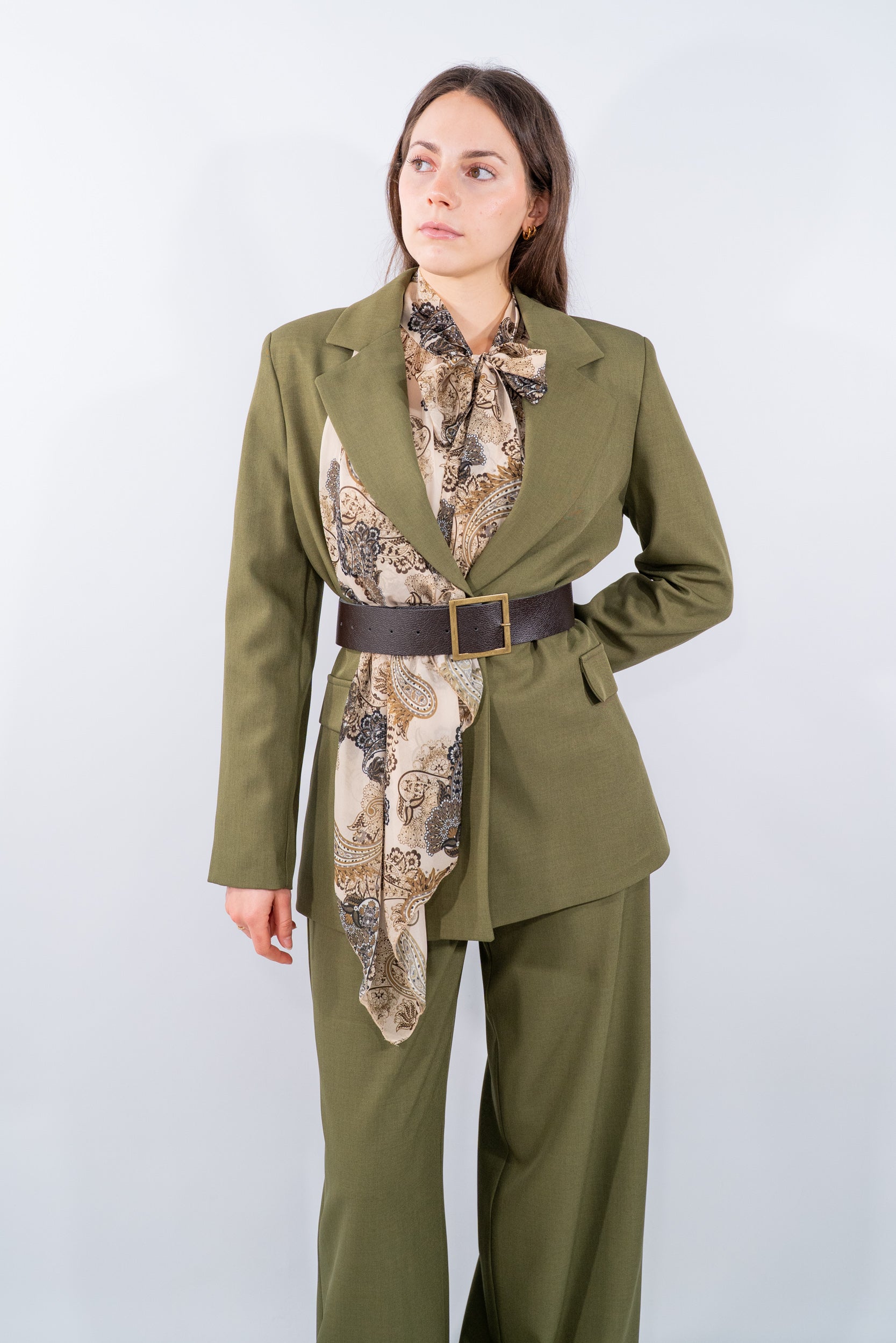 Blazer con foulard e cintura