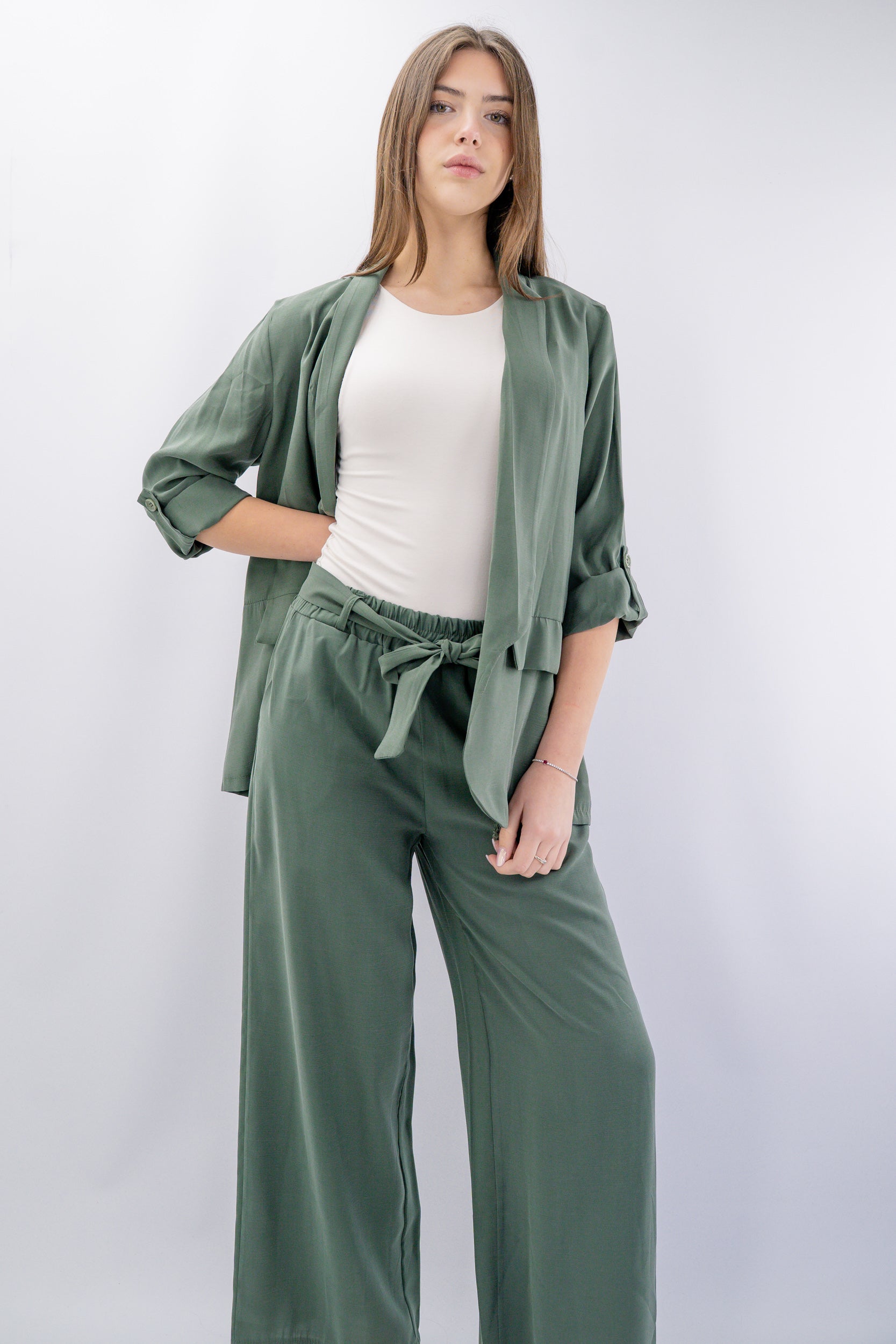 Blazer aperto fluido con maniche risvoltabili