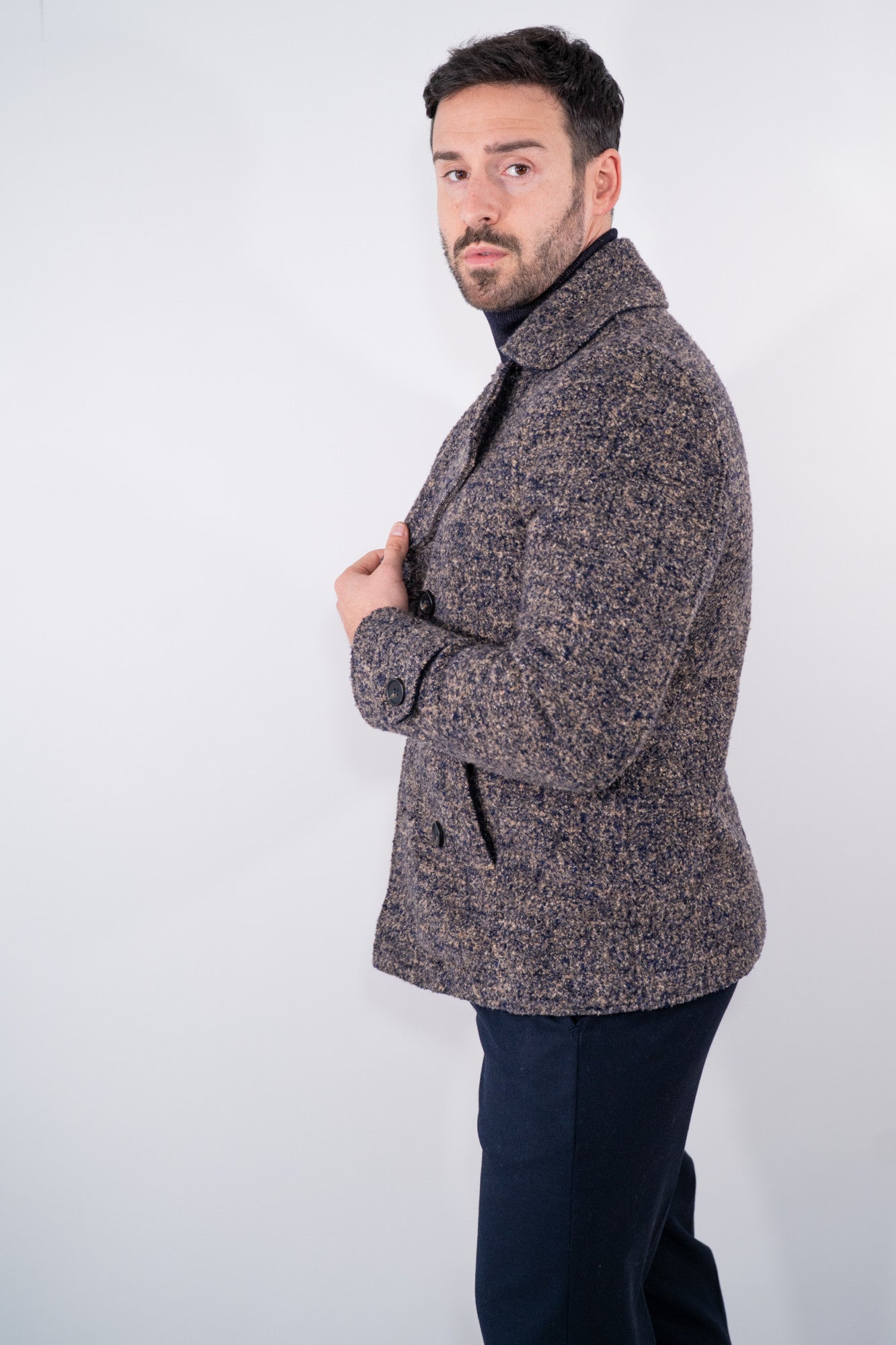 Cappotto doppiopetto in tessuto bouclé con ampio rever