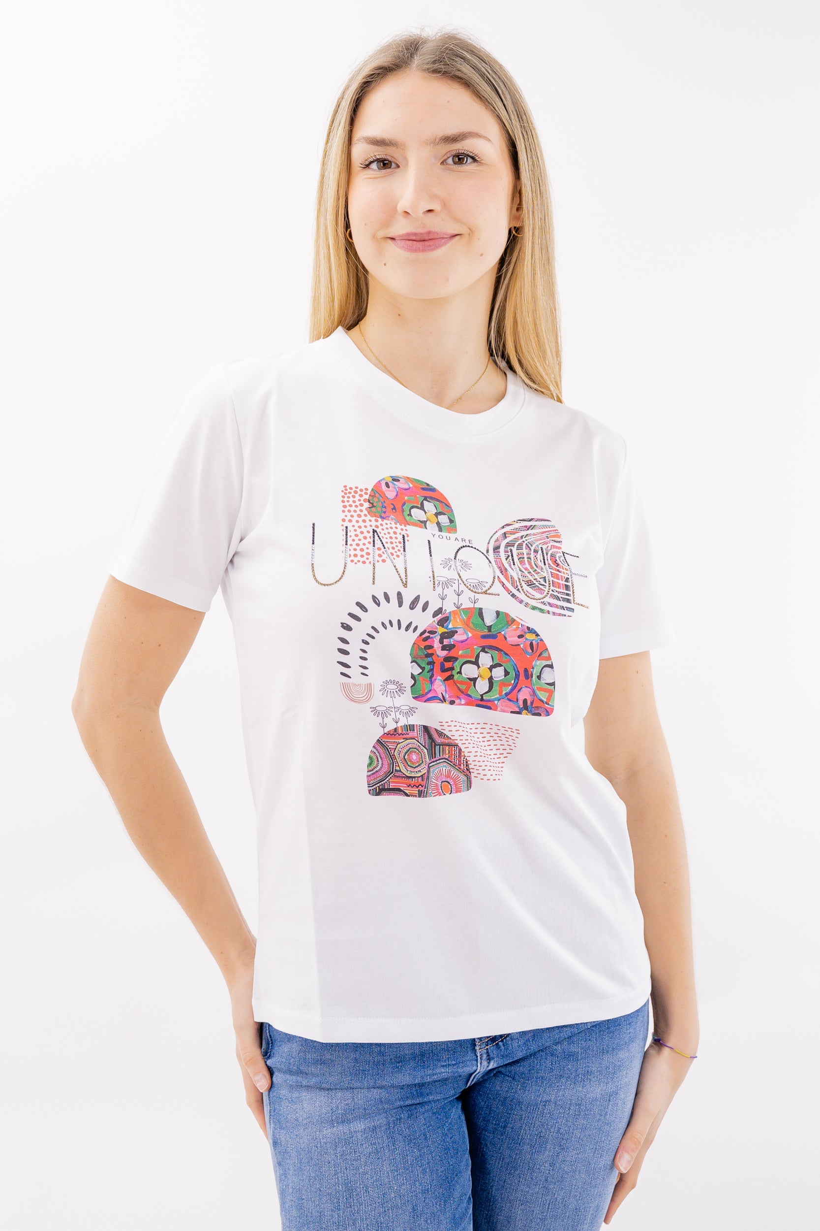 T-shirt basica con stampa multicolor e scritta
