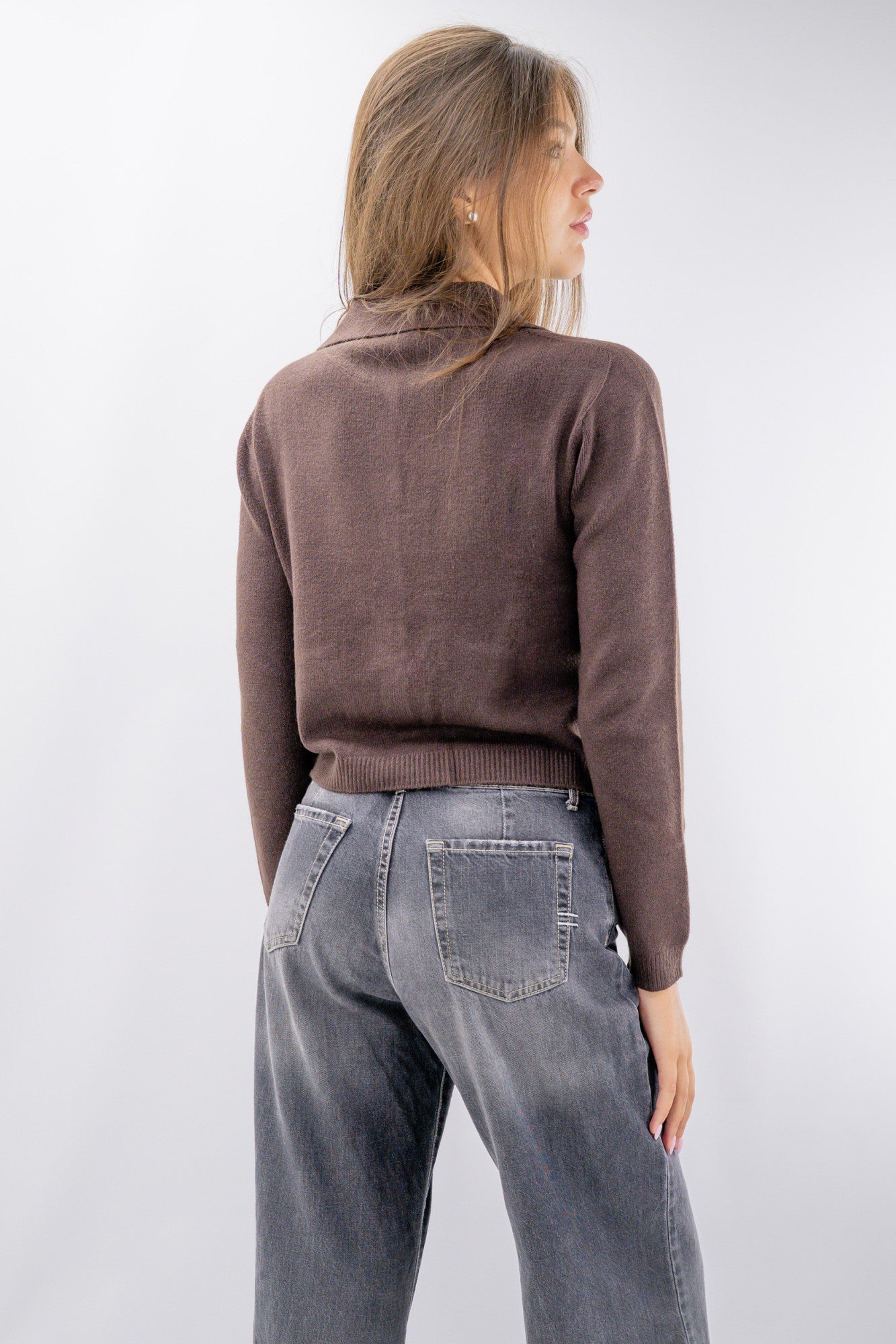 Cardigan cropped con colletto sportivo e tasche