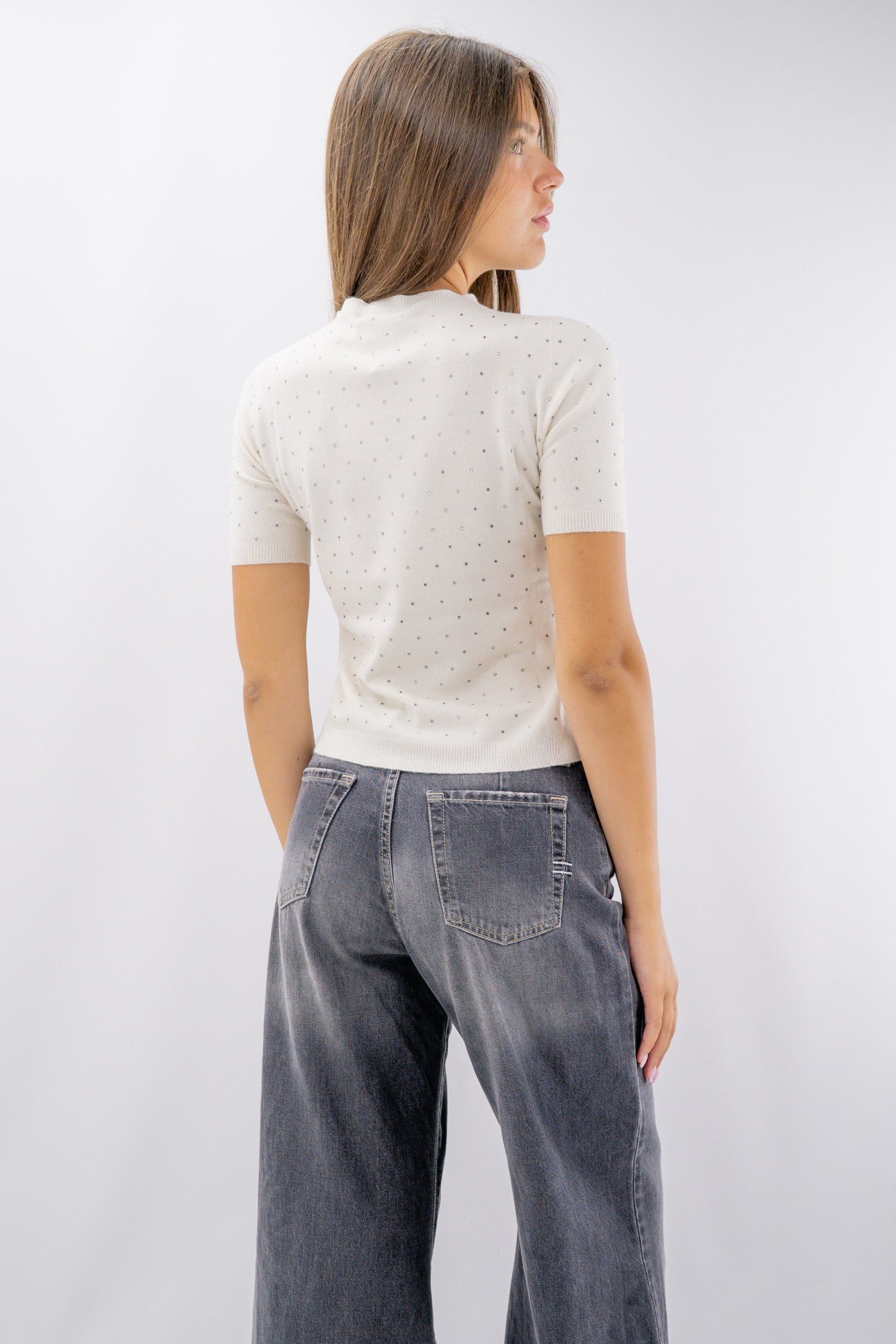 Maglia girocollo con brillantini a manica corta