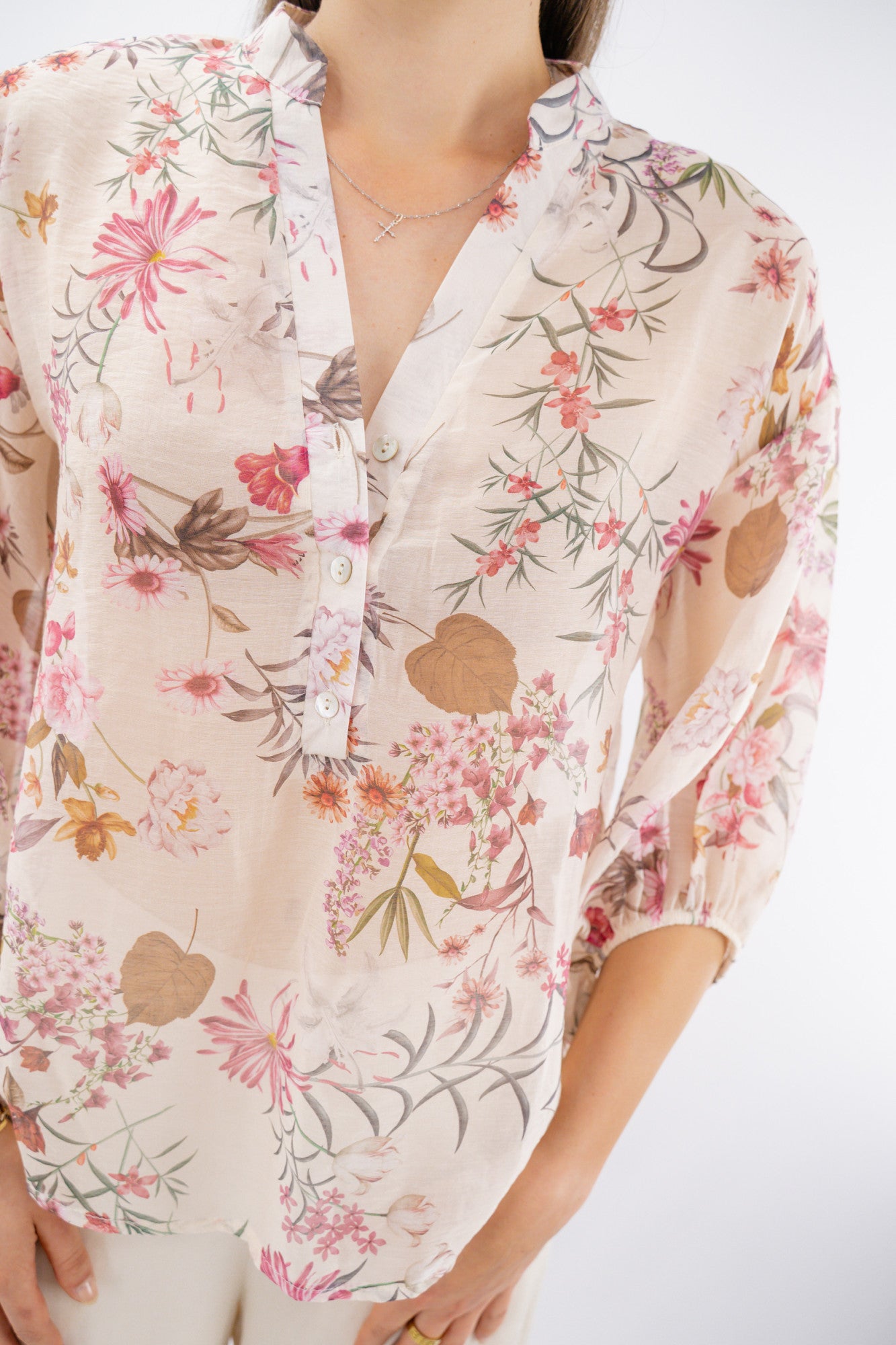 Blusa in fantasia floreale