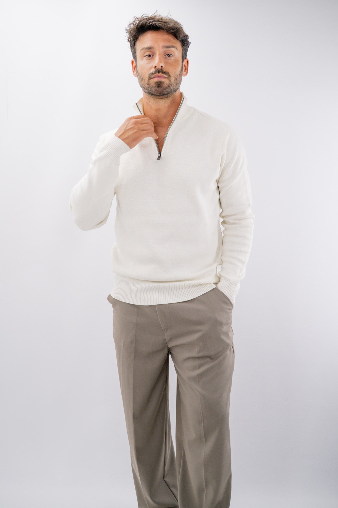 Pantalone a gamba ampia con linea giovane