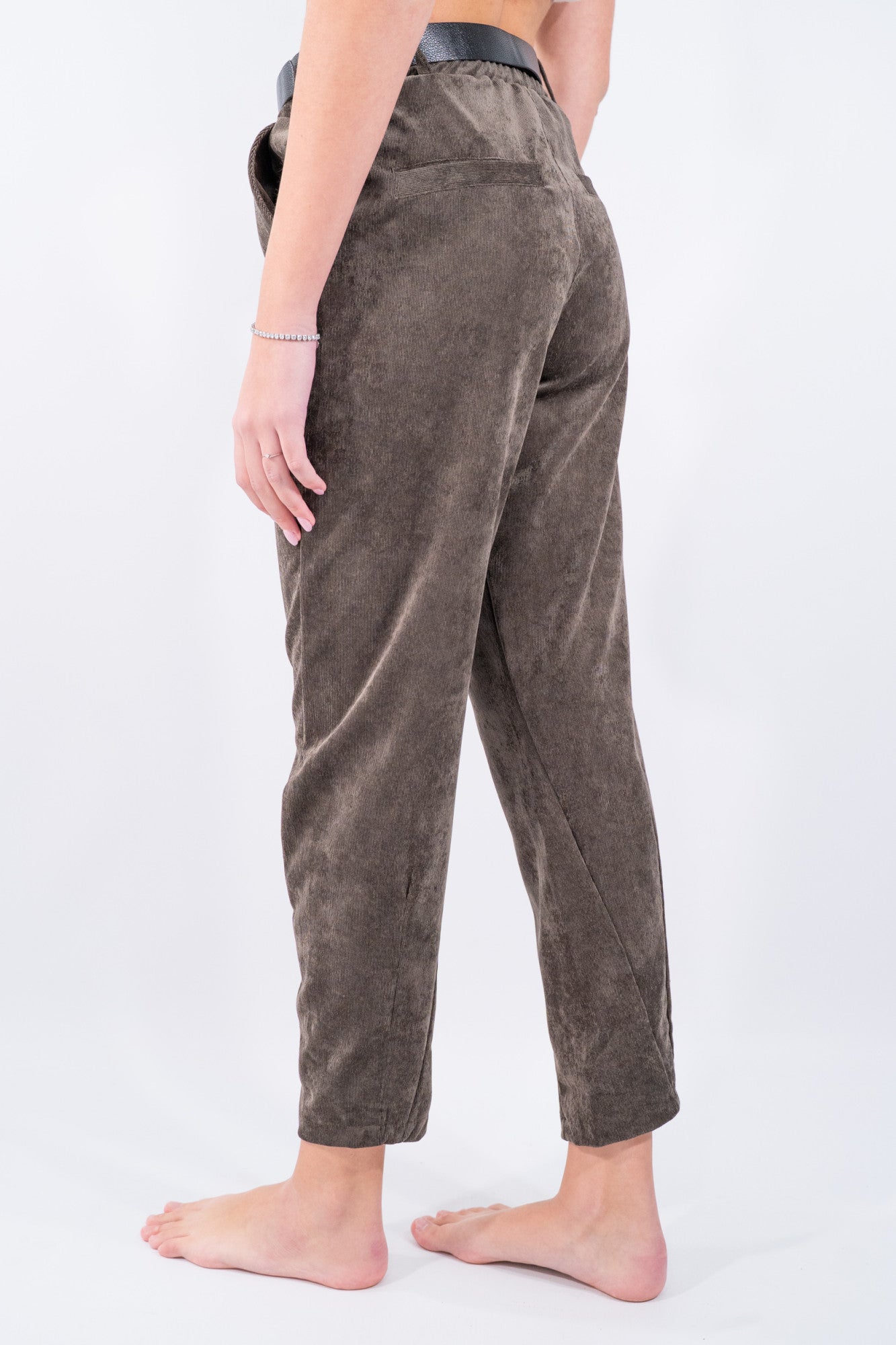 Pantalone simil-ovetto millerighe in ciniglia con elastico e pinces