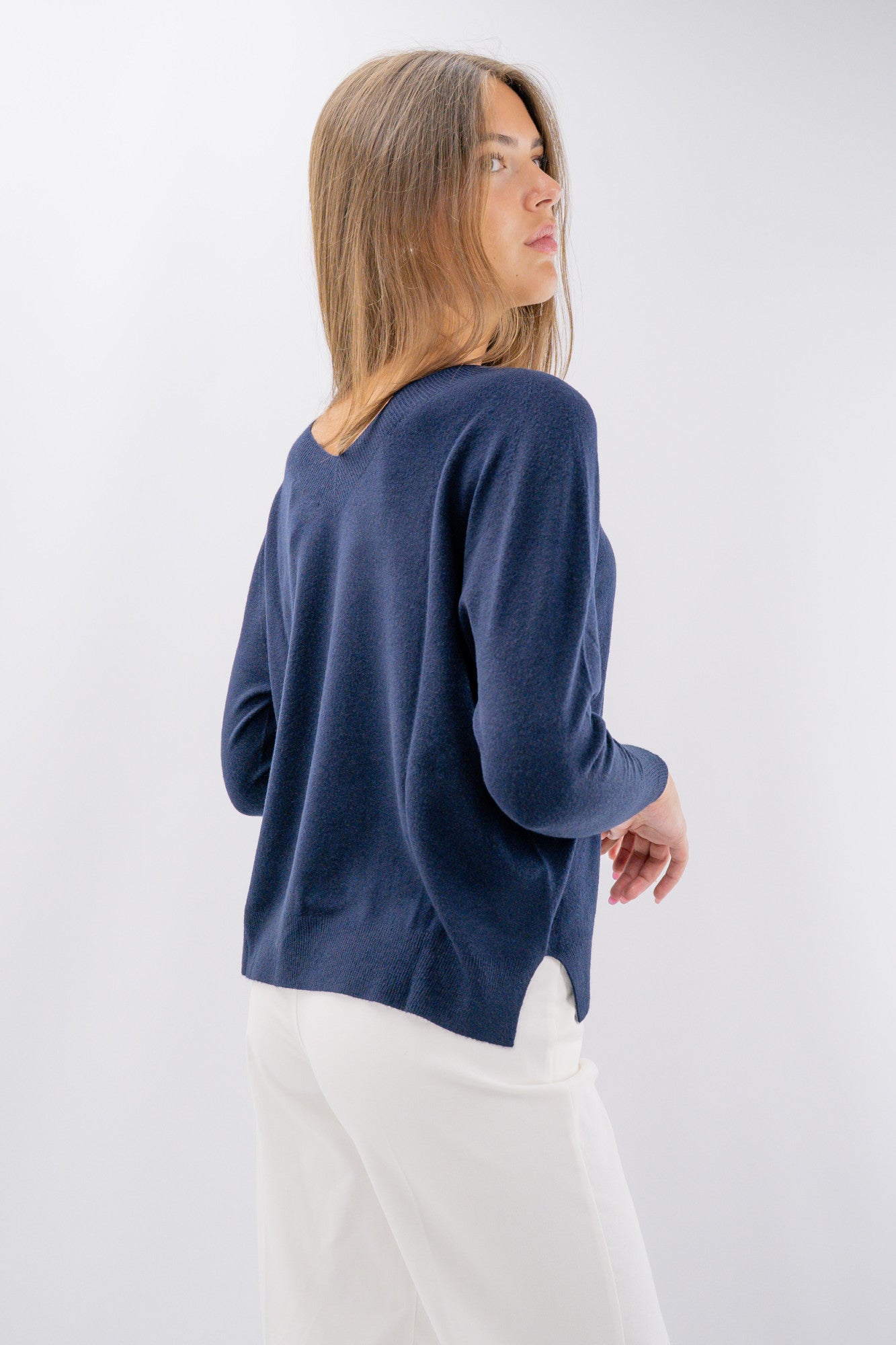 Maglia scollo a V fronte e retro