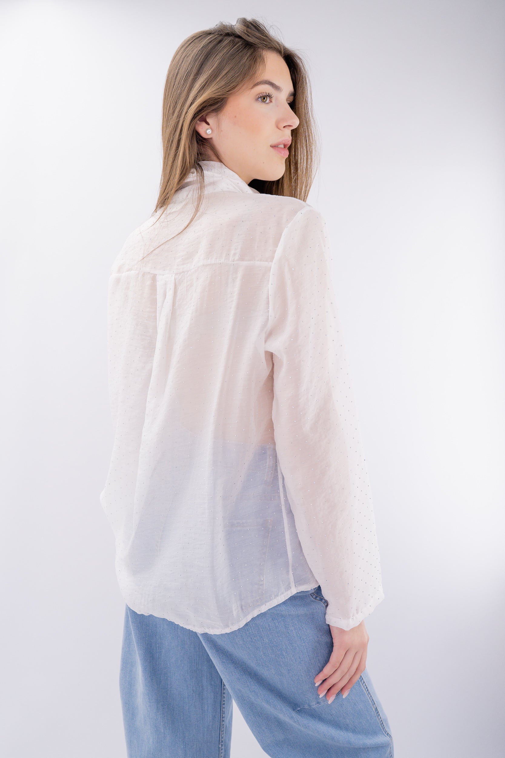Camicia con dettagli luminosi e fiocco