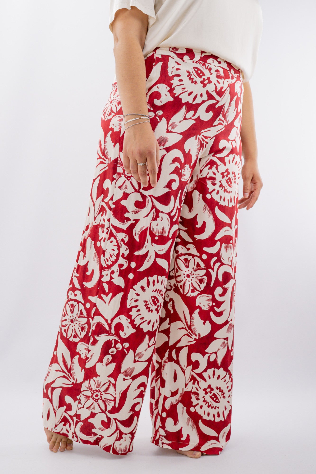 Pantalone ampio con stampa floreale