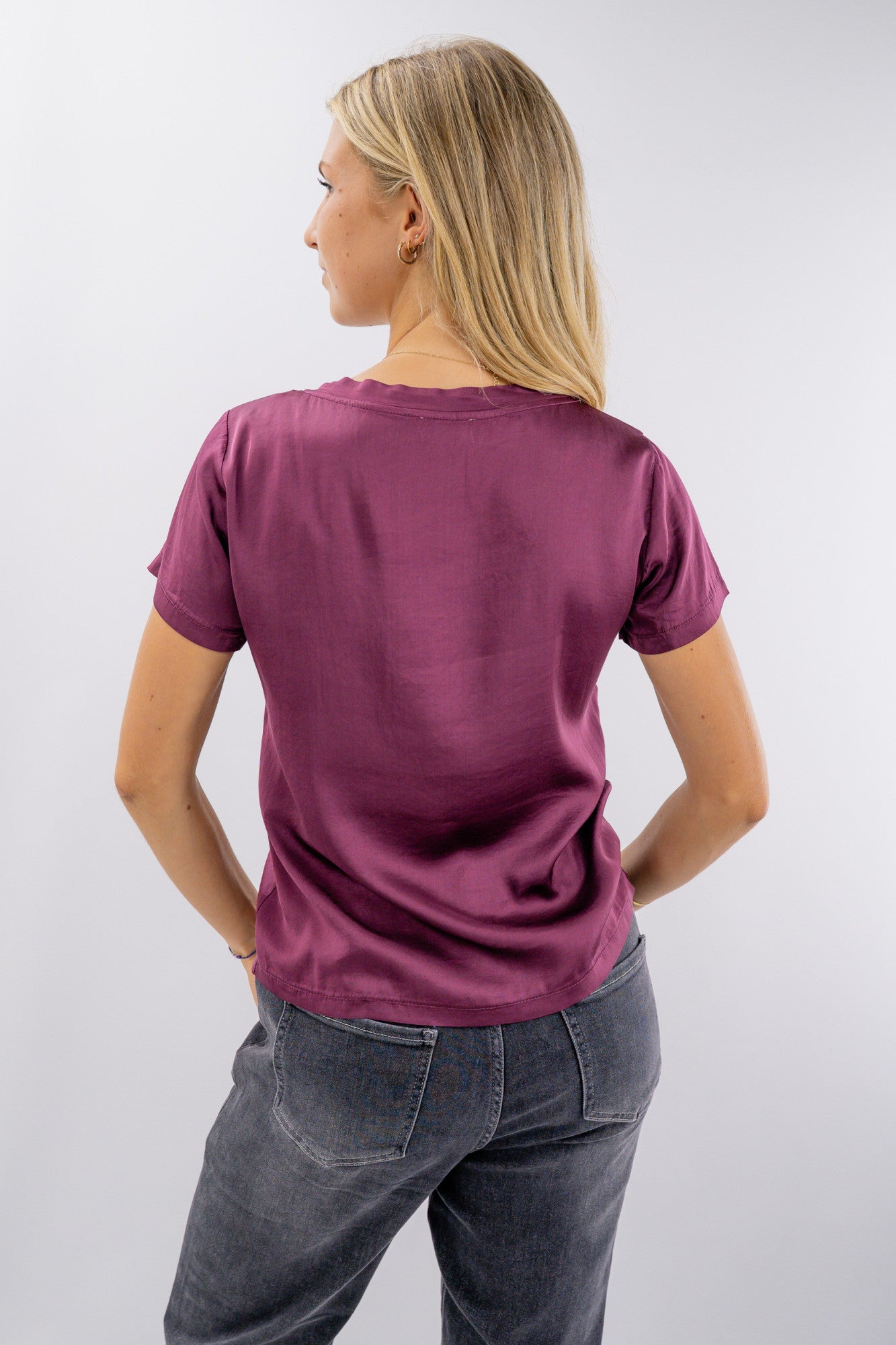 Blusa elegante in viscosa satinata