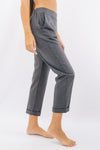 Pantalone in spina di pesce con risvoltino sul fondo