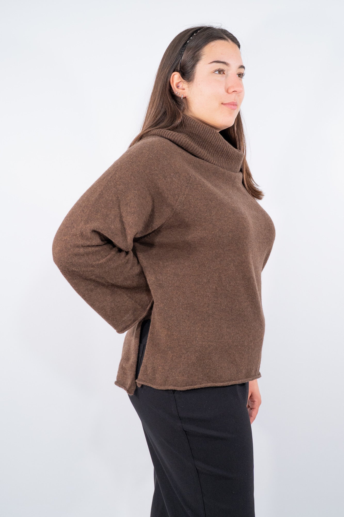 Maglia dolcevita morbida con manica ampia