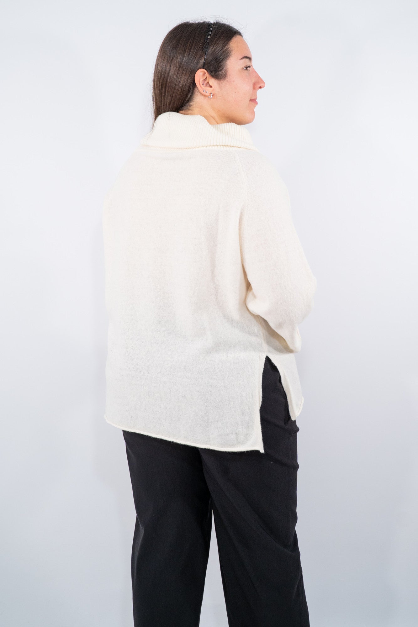 Maglia dolcevita morbida con manica ampia