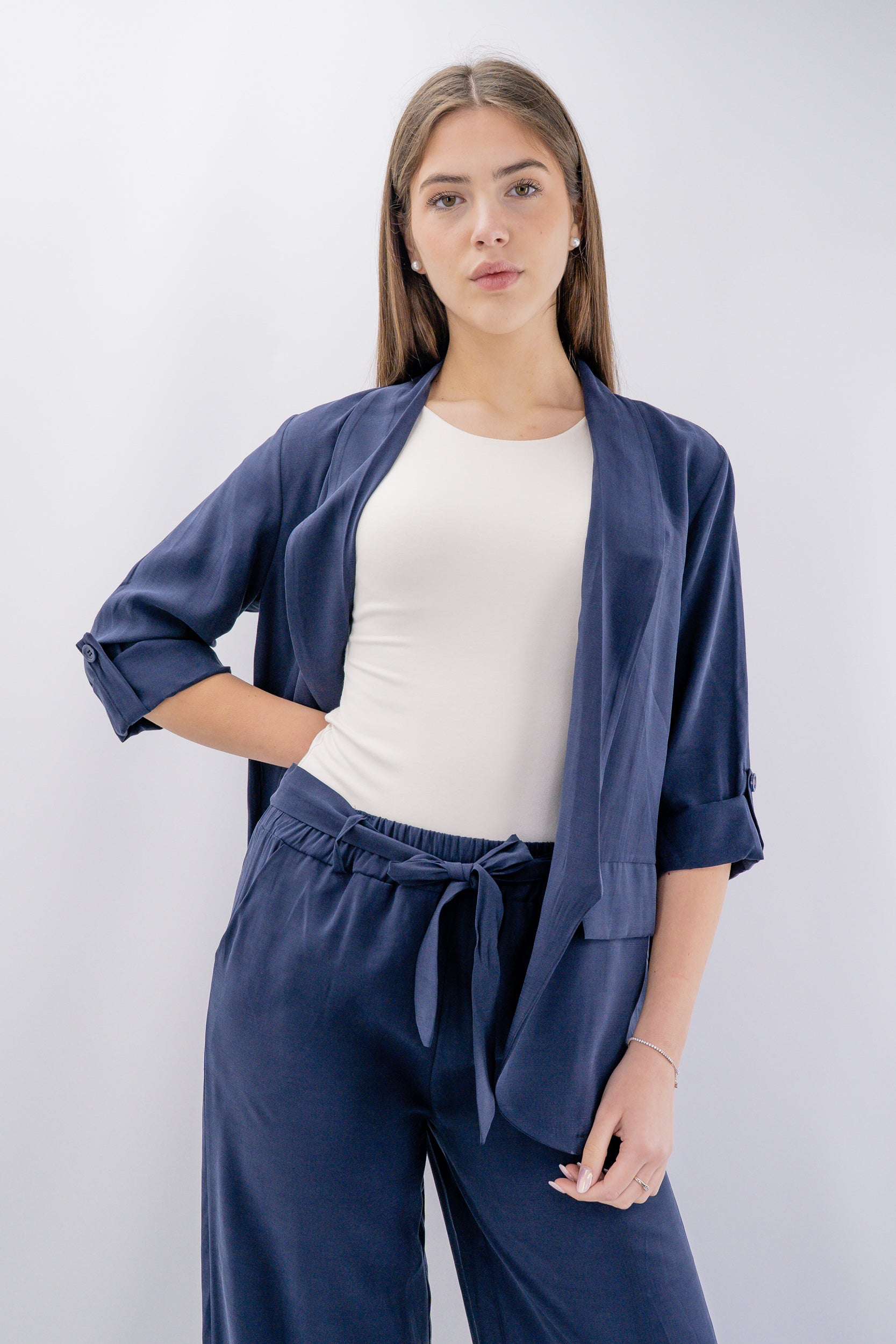 Blazer aperto fluido con maniche risvoltabili
