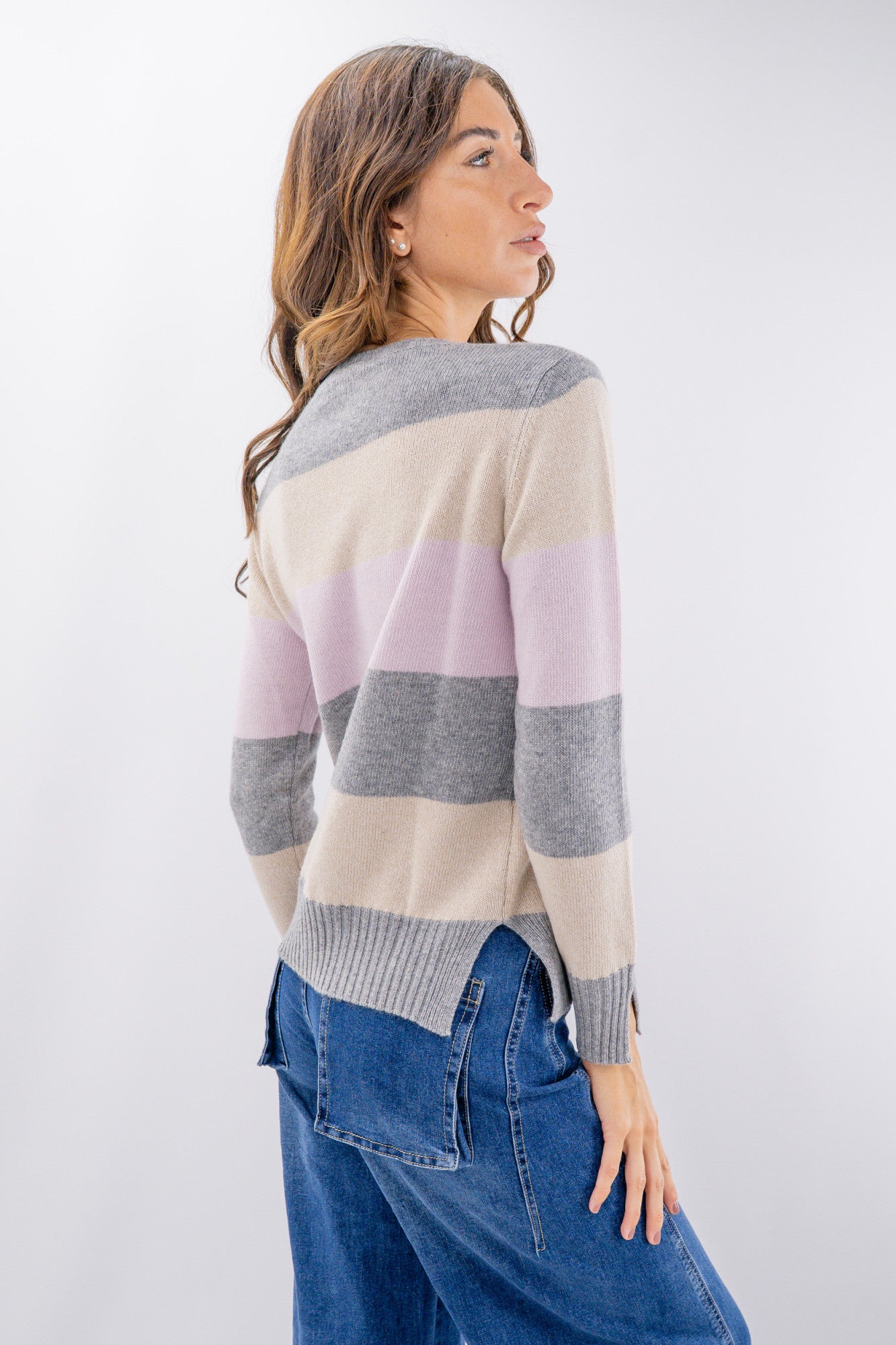 Maglioncino a righe dritto in calda lana e cashmere con spacchi