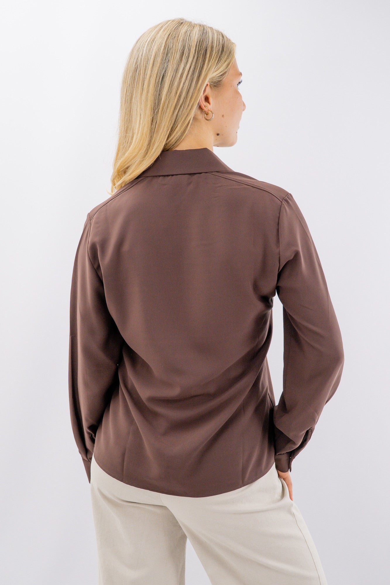 Camicia elegante con abbottonatura a scomparsa