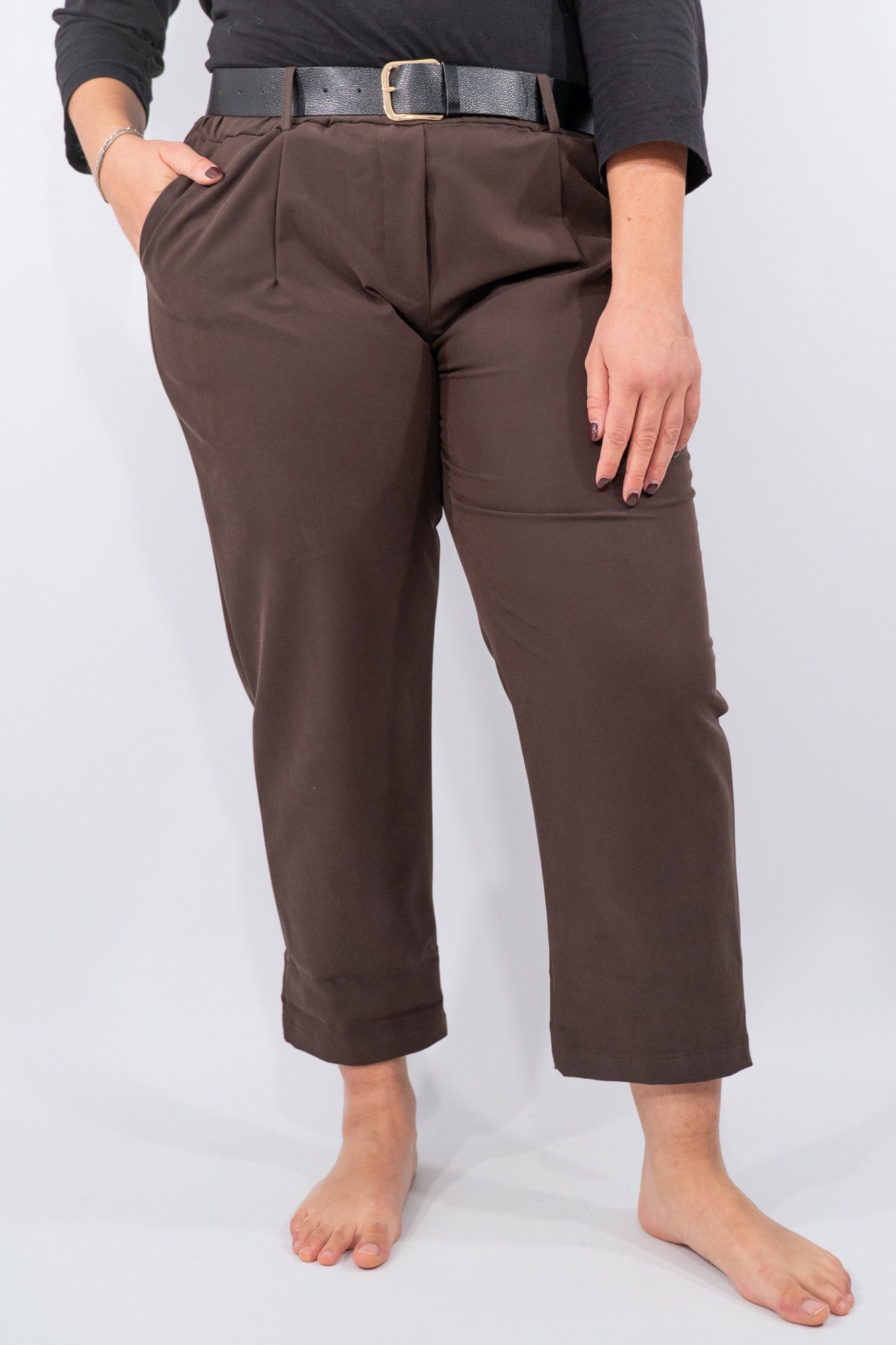 Pantalone con tasche a filo e pince frontali