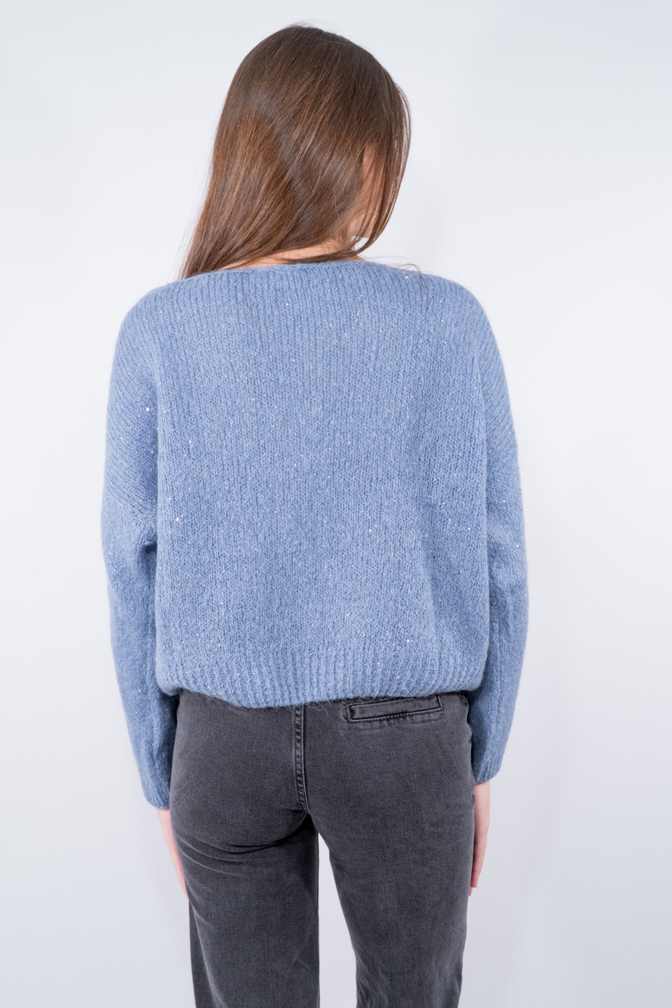 Maglia con collina barchetta con micro paillettes